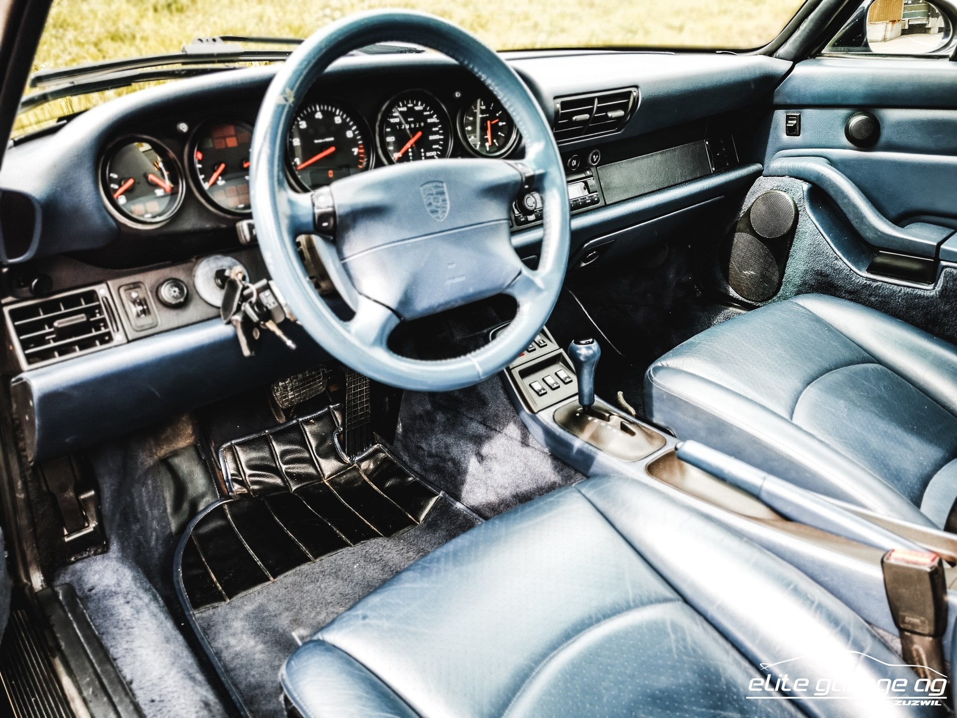 PORSCHE 911 Carrera-image-11