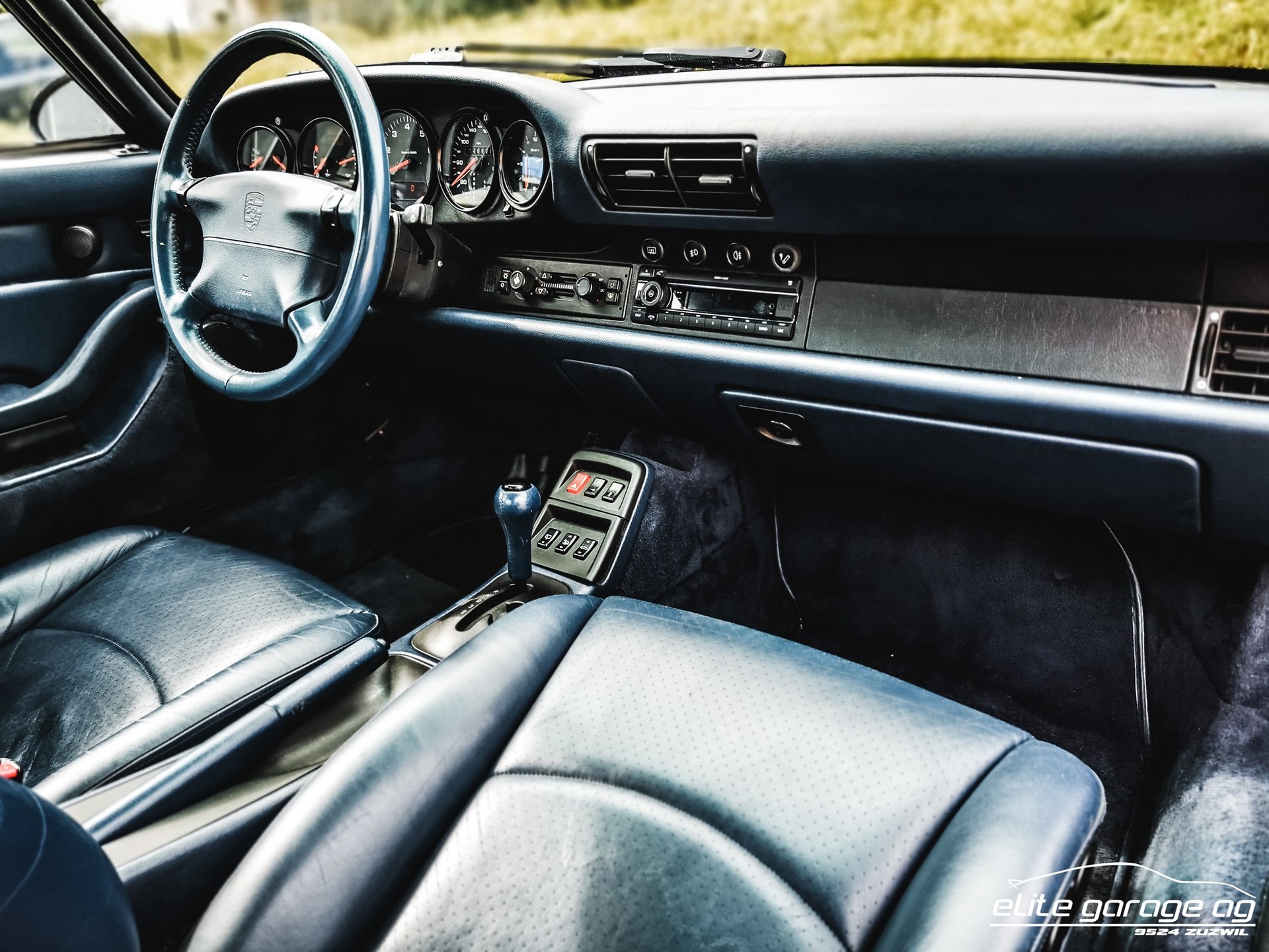 PORSCHE 911 Carrera-image-13