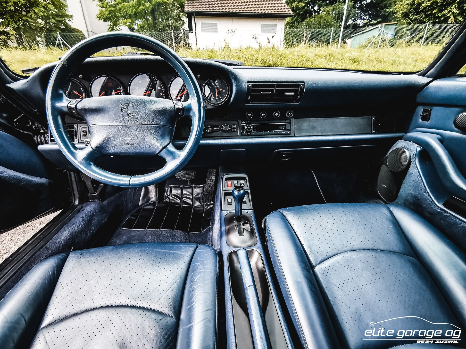 PORSCHE 911 Carrera-image-12