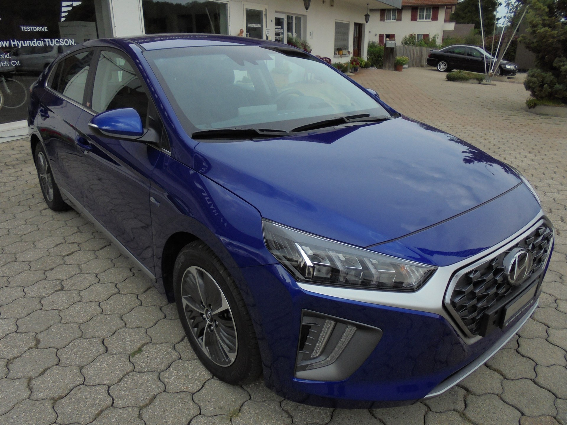 HYUNDAI Ioniq 1.6 GDi Plug in Hybrid Amplia DCT-image-1