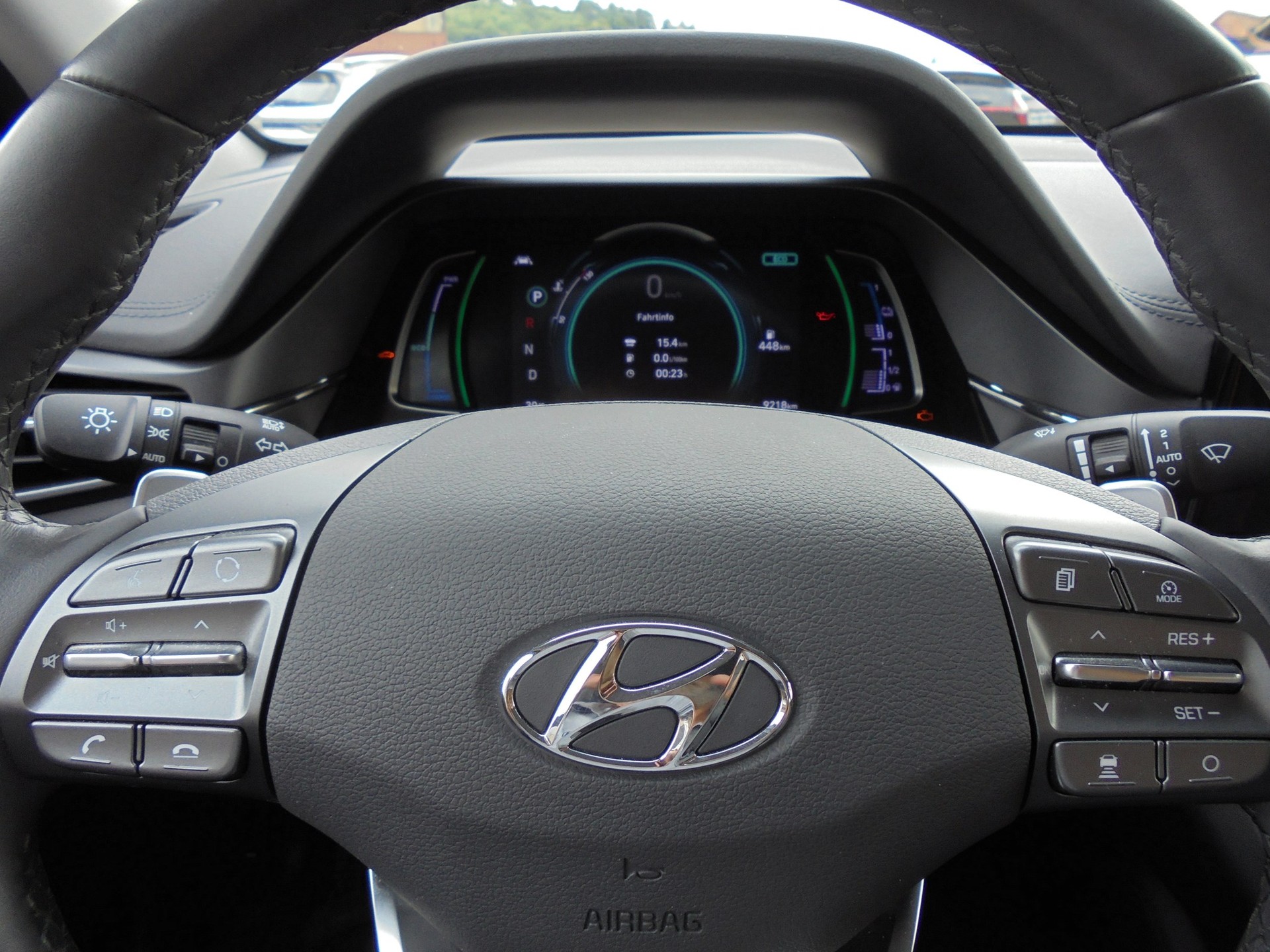 HYUNDAI Ioniq 1.6 GDi Plug in Hybrid Amplia DCT-image-11