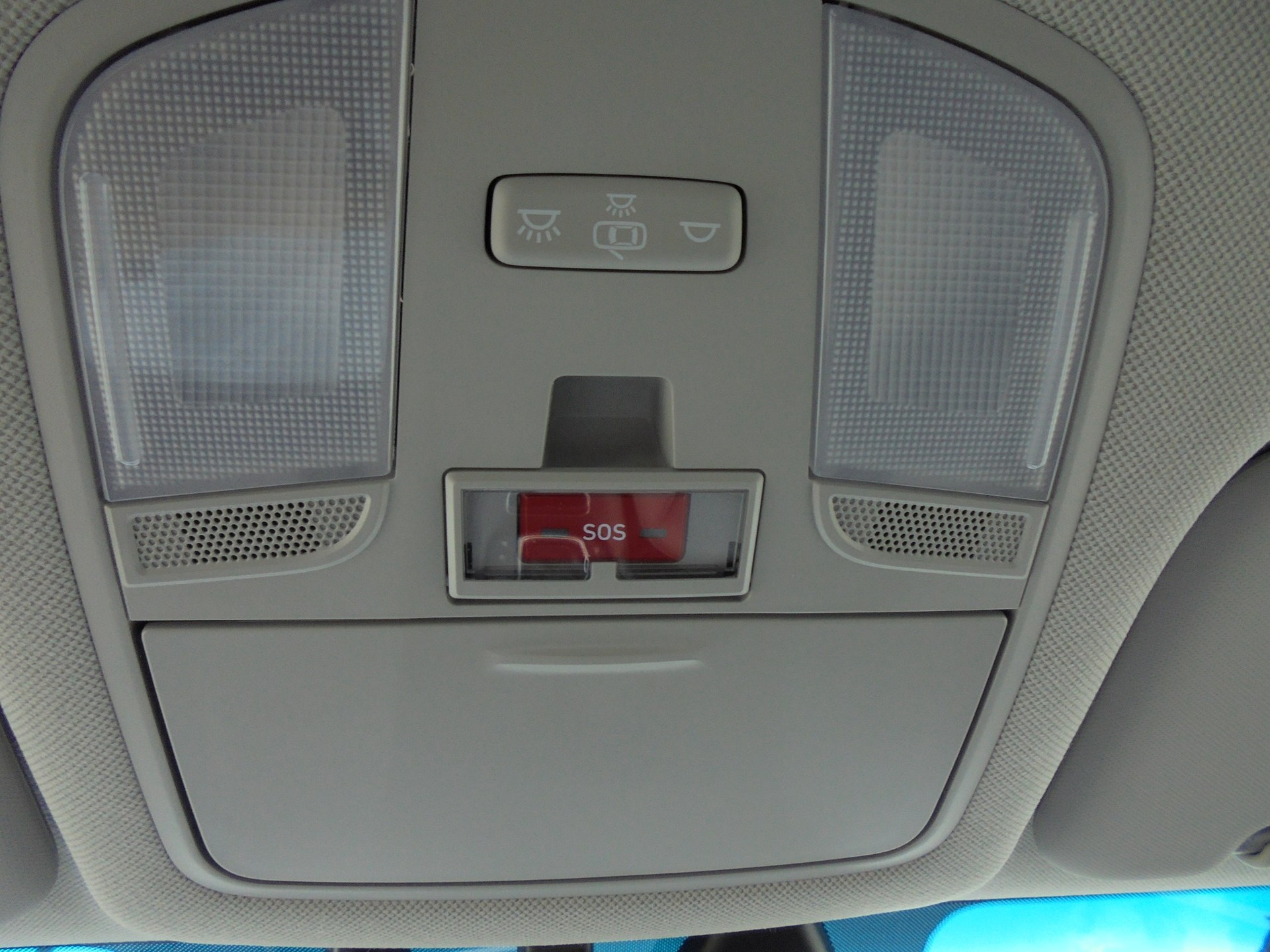 HYUNDAI Ioniq 1.6 GDi Plug in Hybrid Amplia DCT-image-13