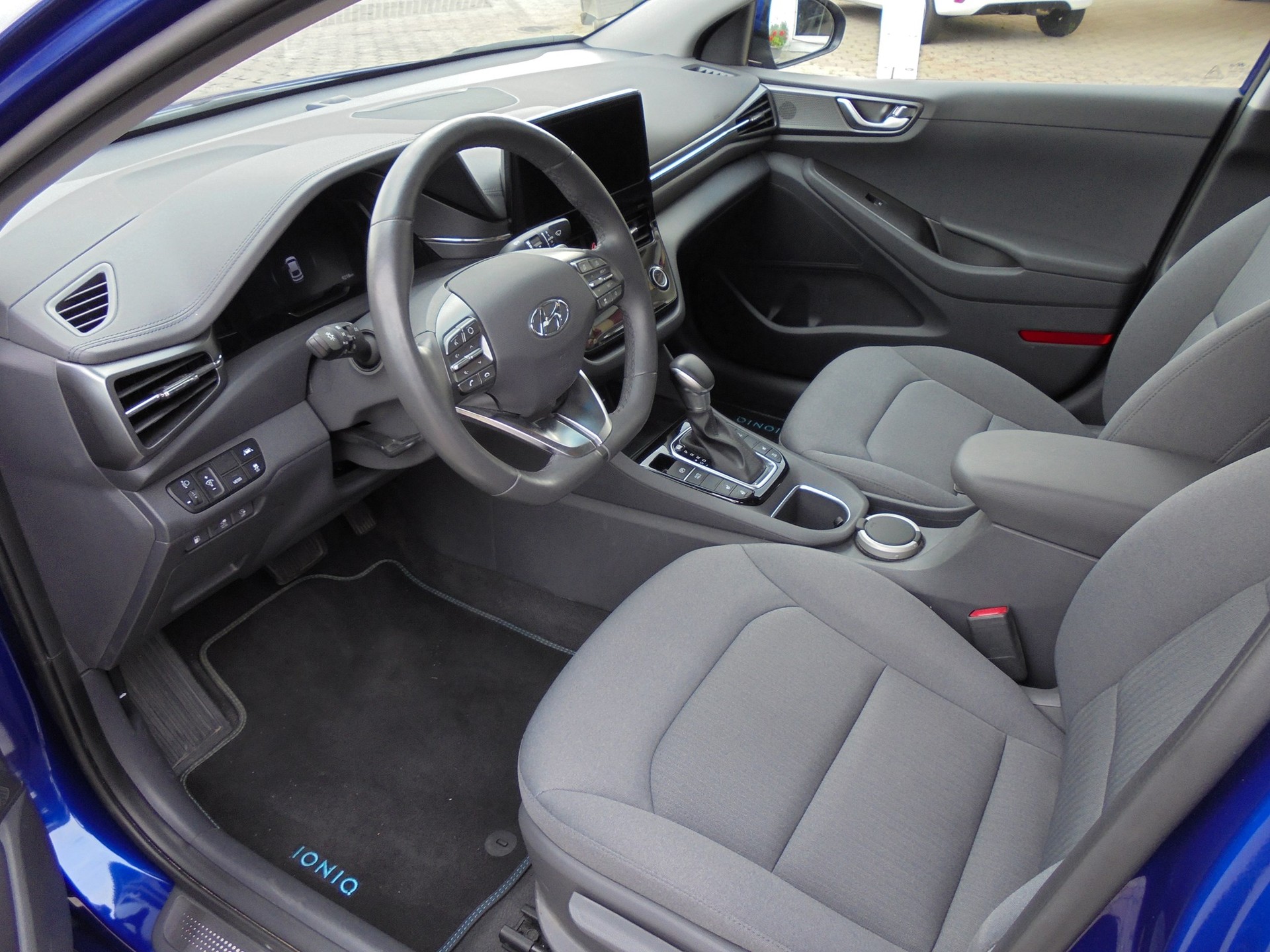 HYUNDAI Ioniq 1.6 GDi Plug in Hybrid Amplia DCT-image-14