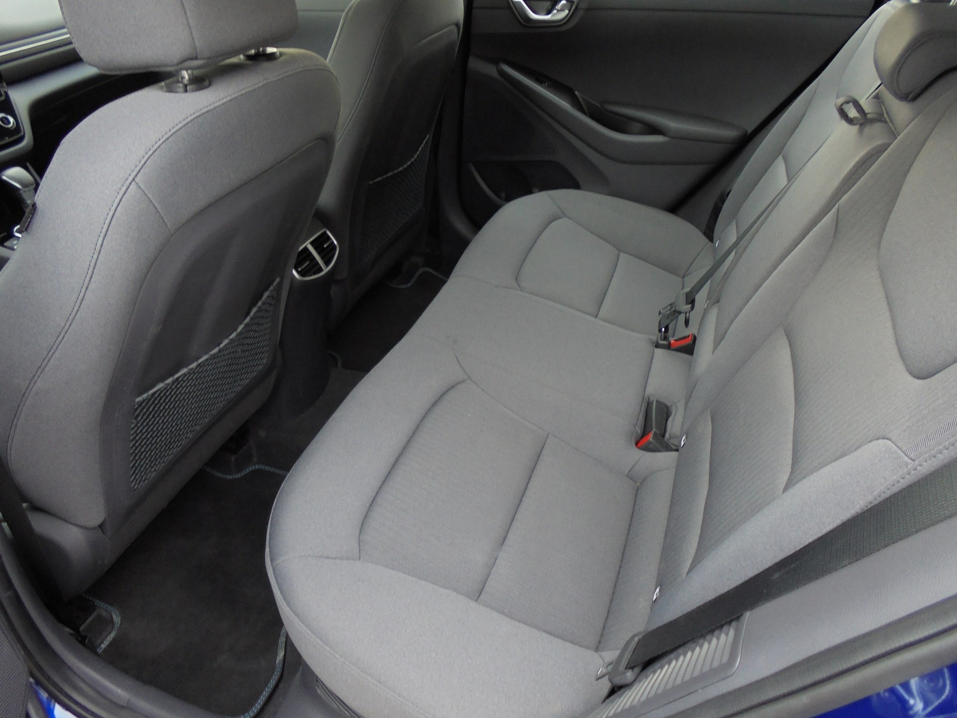 HYUNDAI Ioniq 1.6 GDi Plug in Hybrid Amplia DCT-image-15