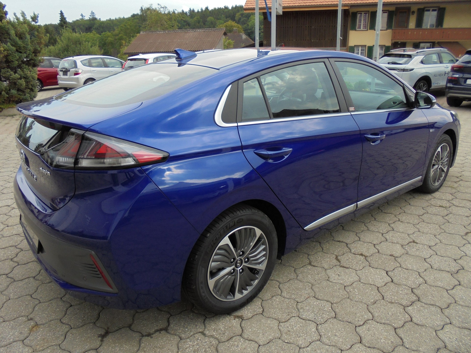 HYUNDAI Ioniq 1.6 GDi Plug in Hybrid Amplia DCT-image-3
