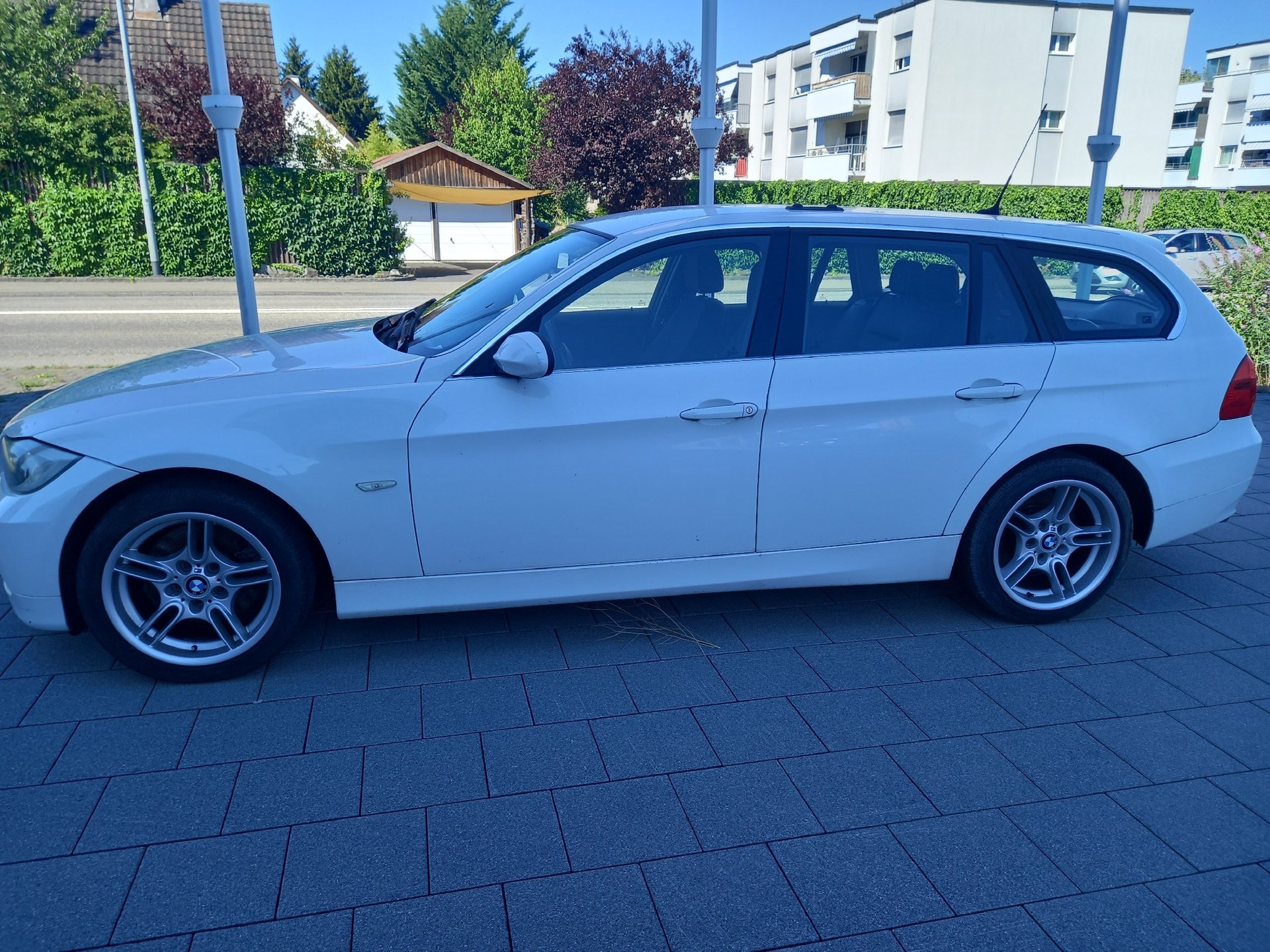 BMW 325xi Touring Steptronic-image-4