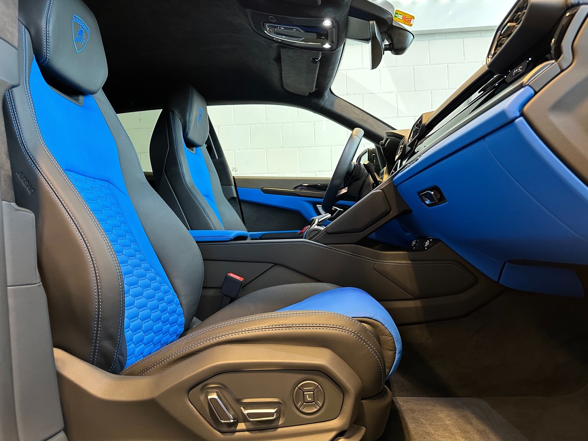 LAMBORGHINI Urus E-Gear-image-10