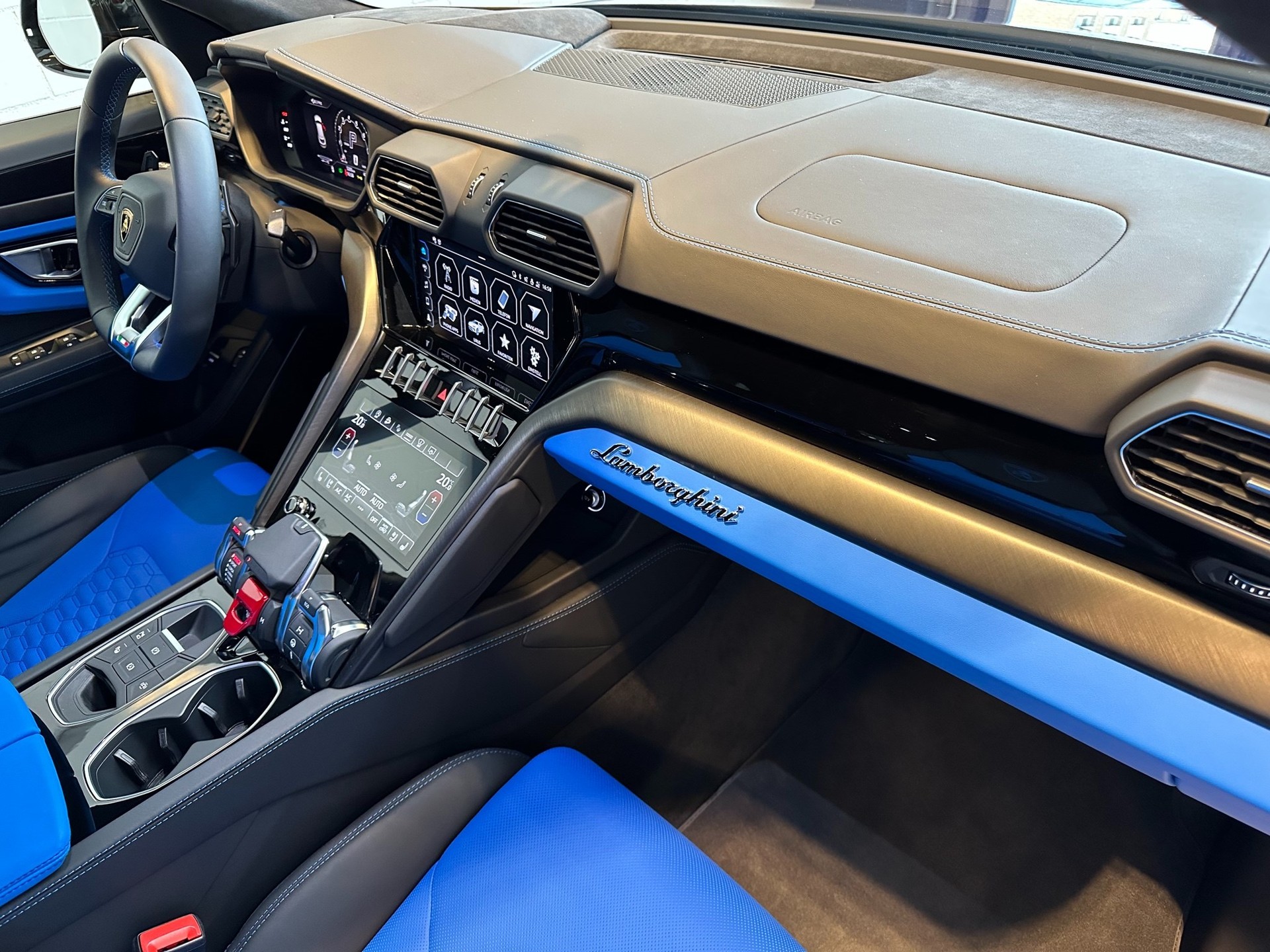 LAMBORGHINI Urus E-Gear-image-11