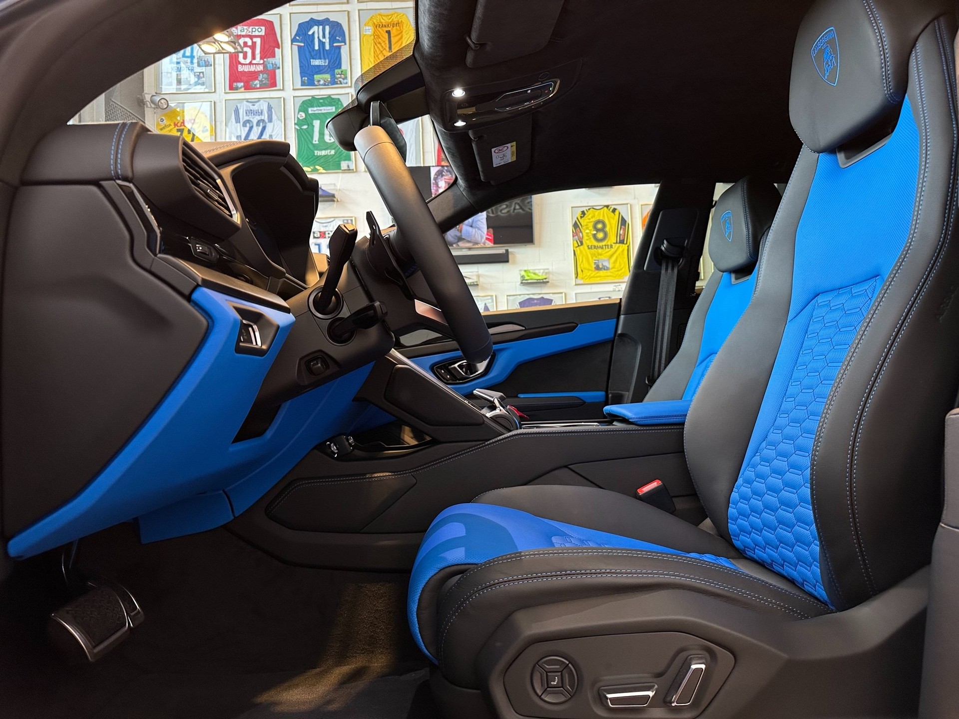 LAMBORGHINI Urus E-Gear-image-9