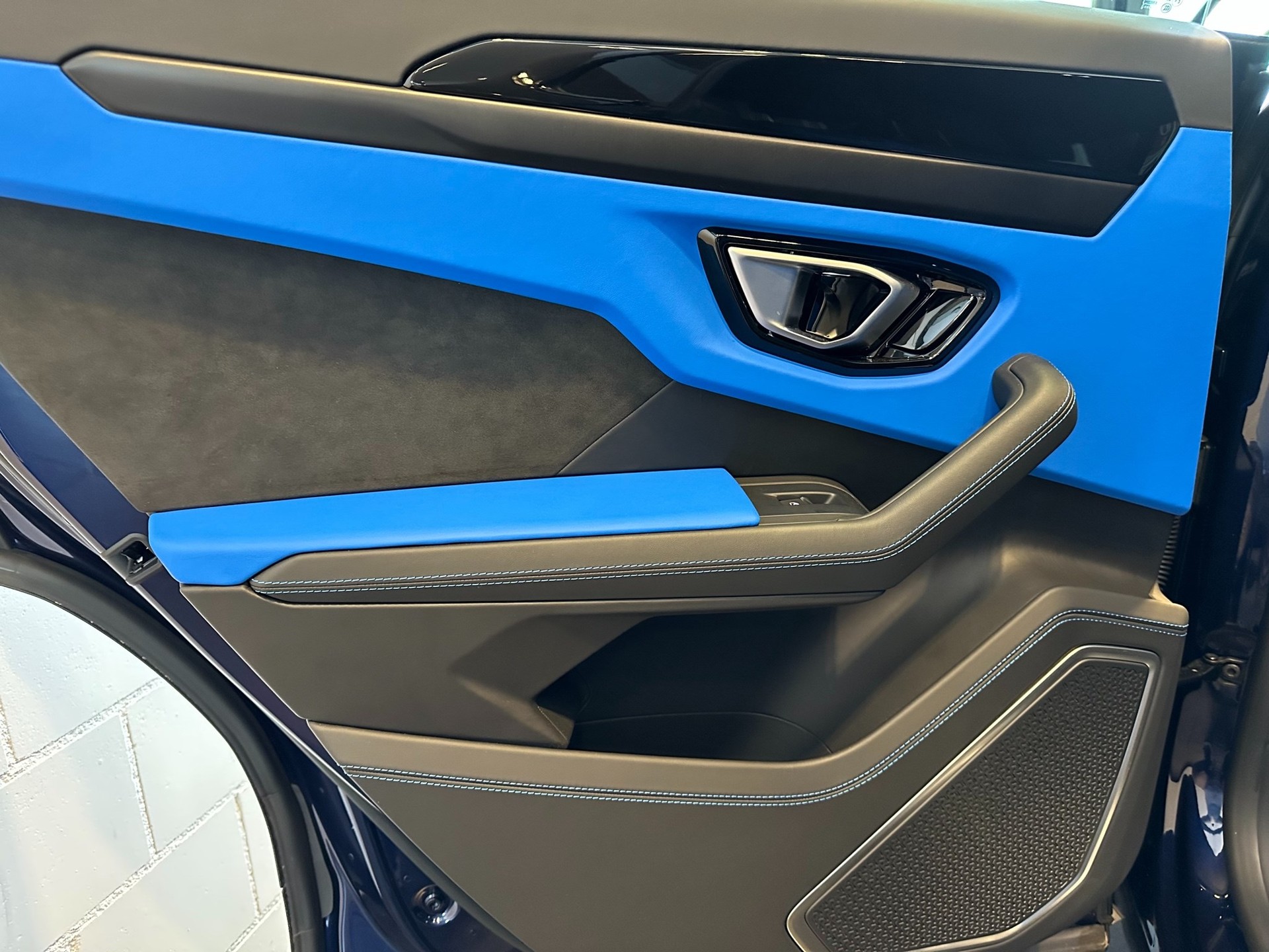 LAMBORGHINI Urus E-Gear-image-27