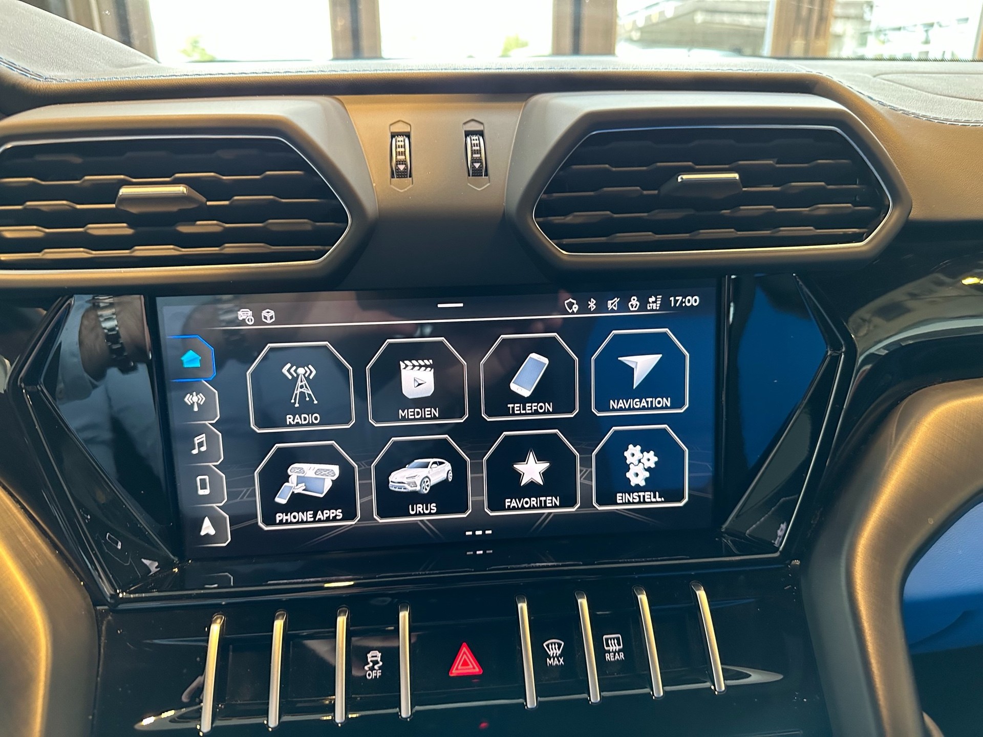 LAMBORGHINI Urus E-Gear-image-24