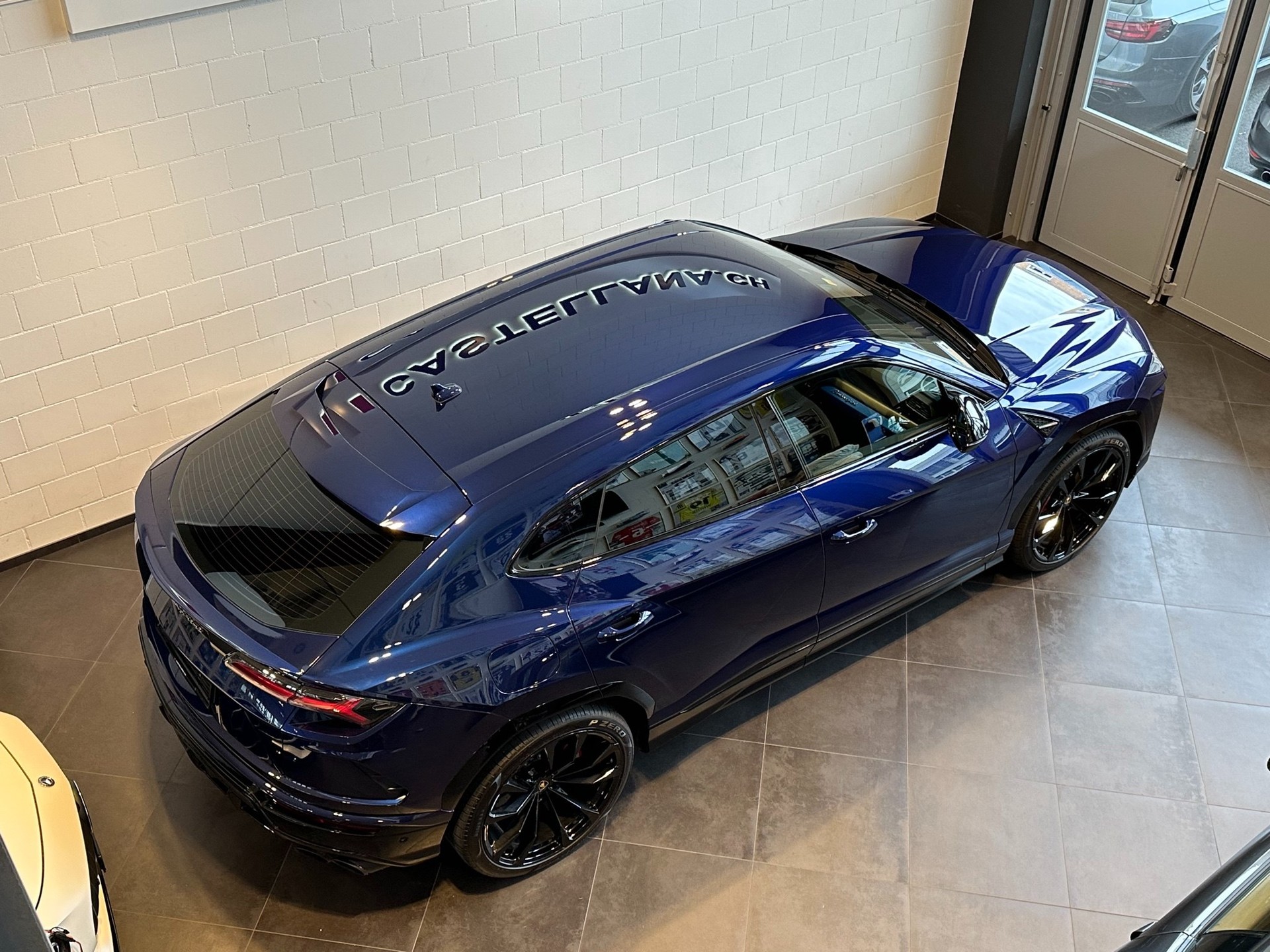 LAMBORGHINI Urus E-Gear-image-6