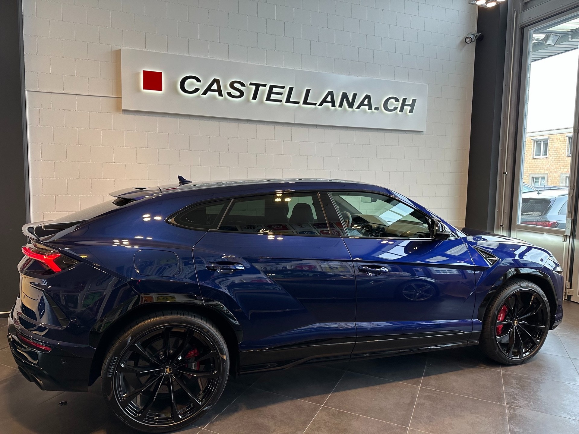 LAMBORGHINI Urus E-Gear-image-4