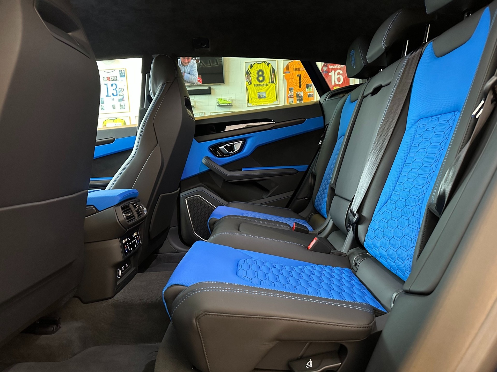 LAMBORGHINI Urus E-Gear-image-15