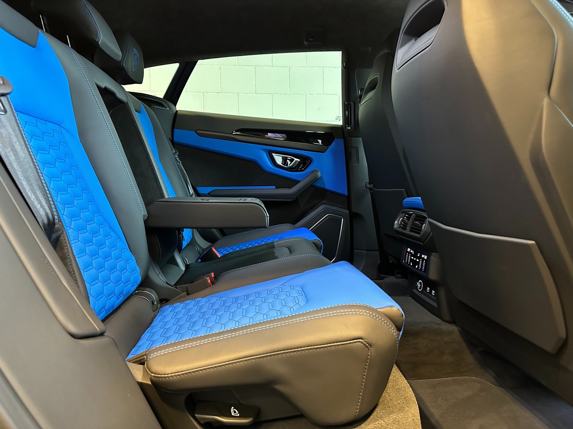 LAMBORGHINI Urus E-Gear-image-16