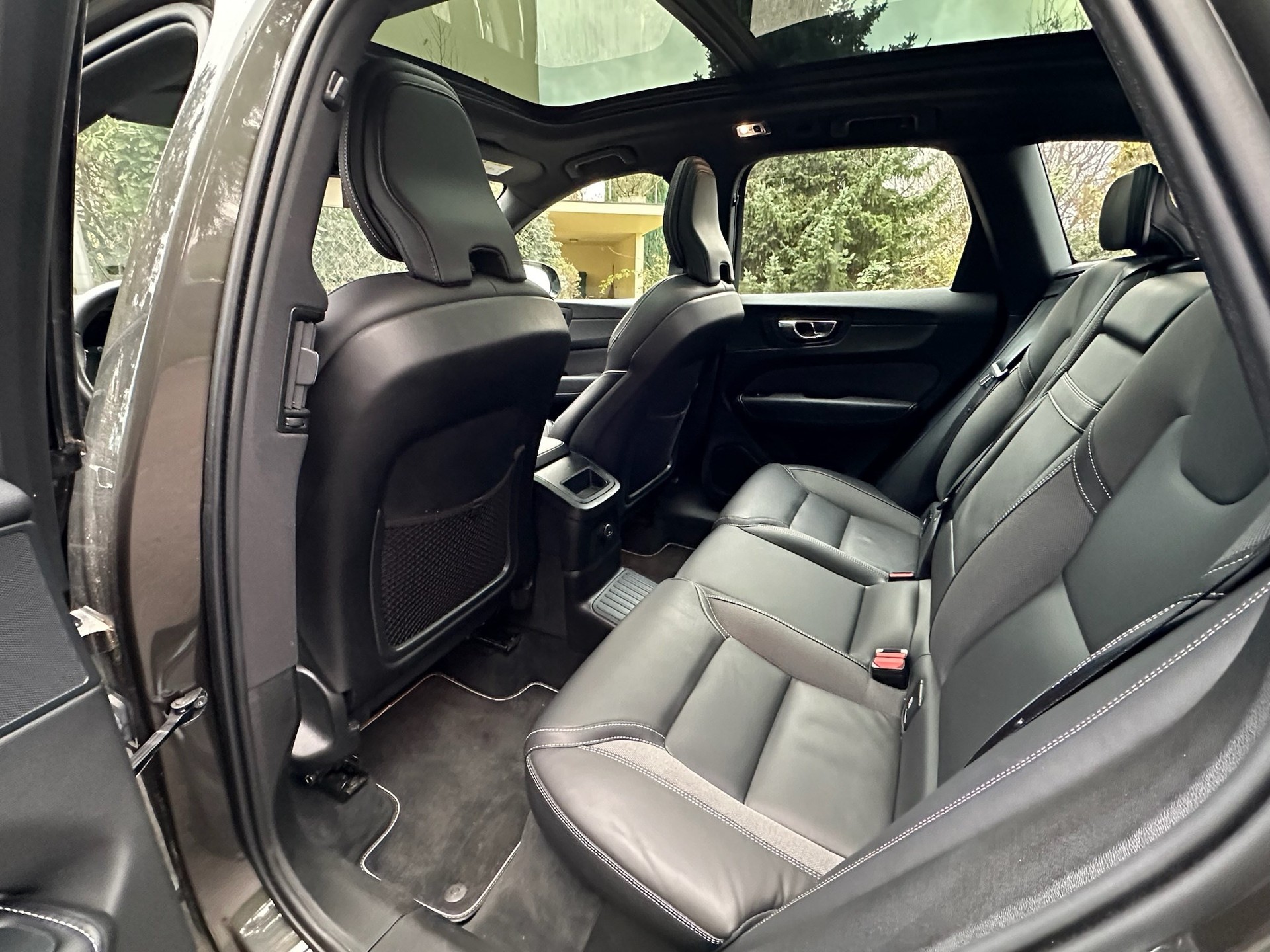 VOLVO XC60 T6 eAWD R-Design Expression Geartronic-image-10