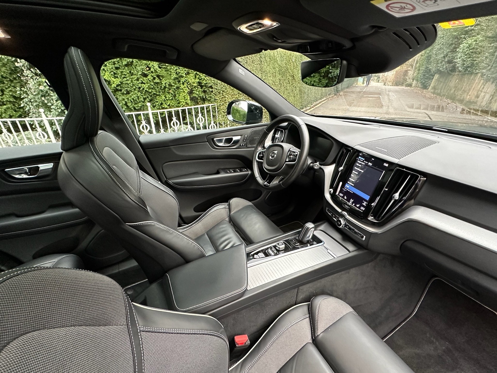 VOLVO XC60 T6 eAWD R-Design Expression Geartronic-image-11