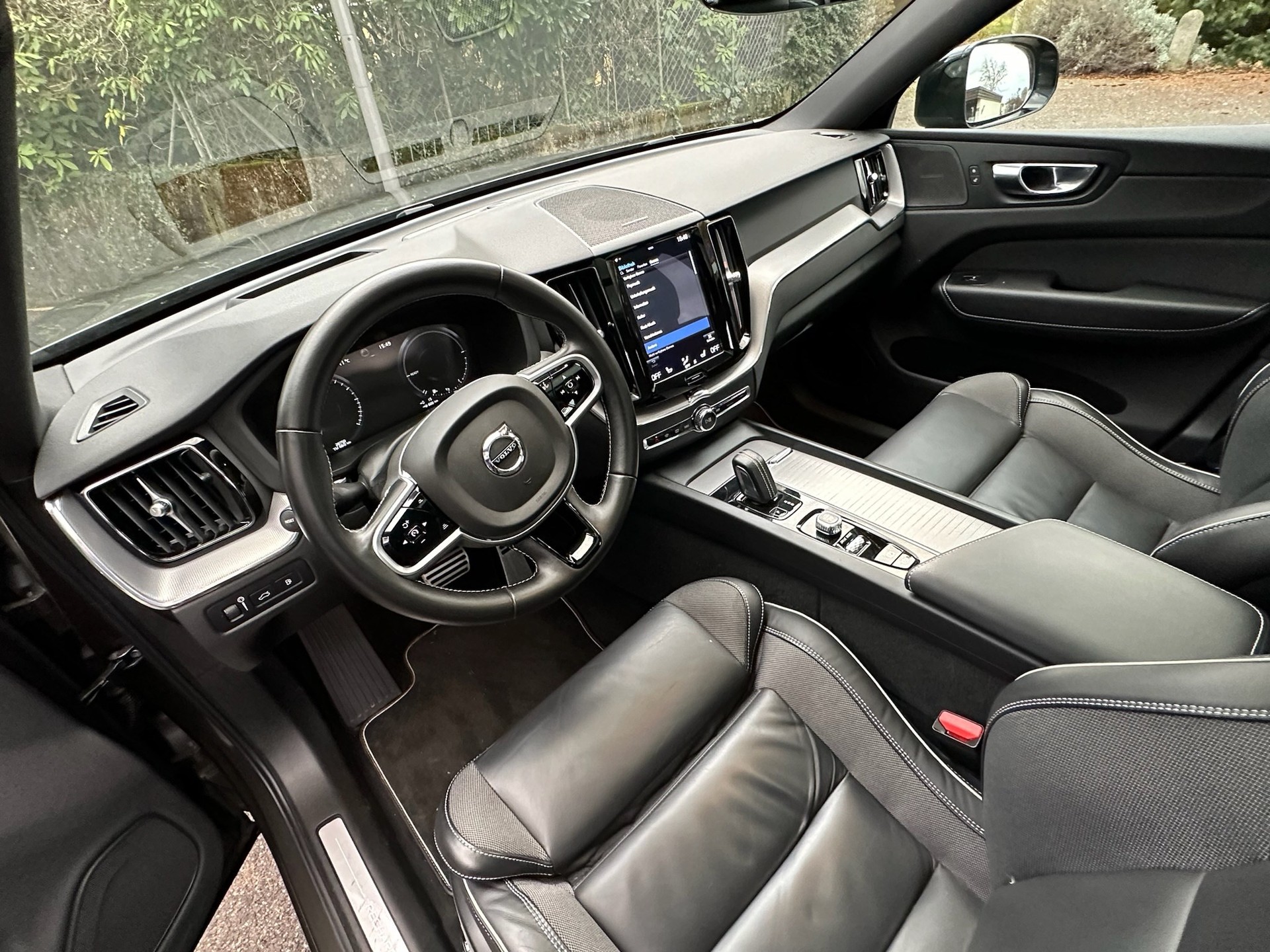 VOLVO XC60 T6 eAWD R-Design Expression Geartronic-image-6