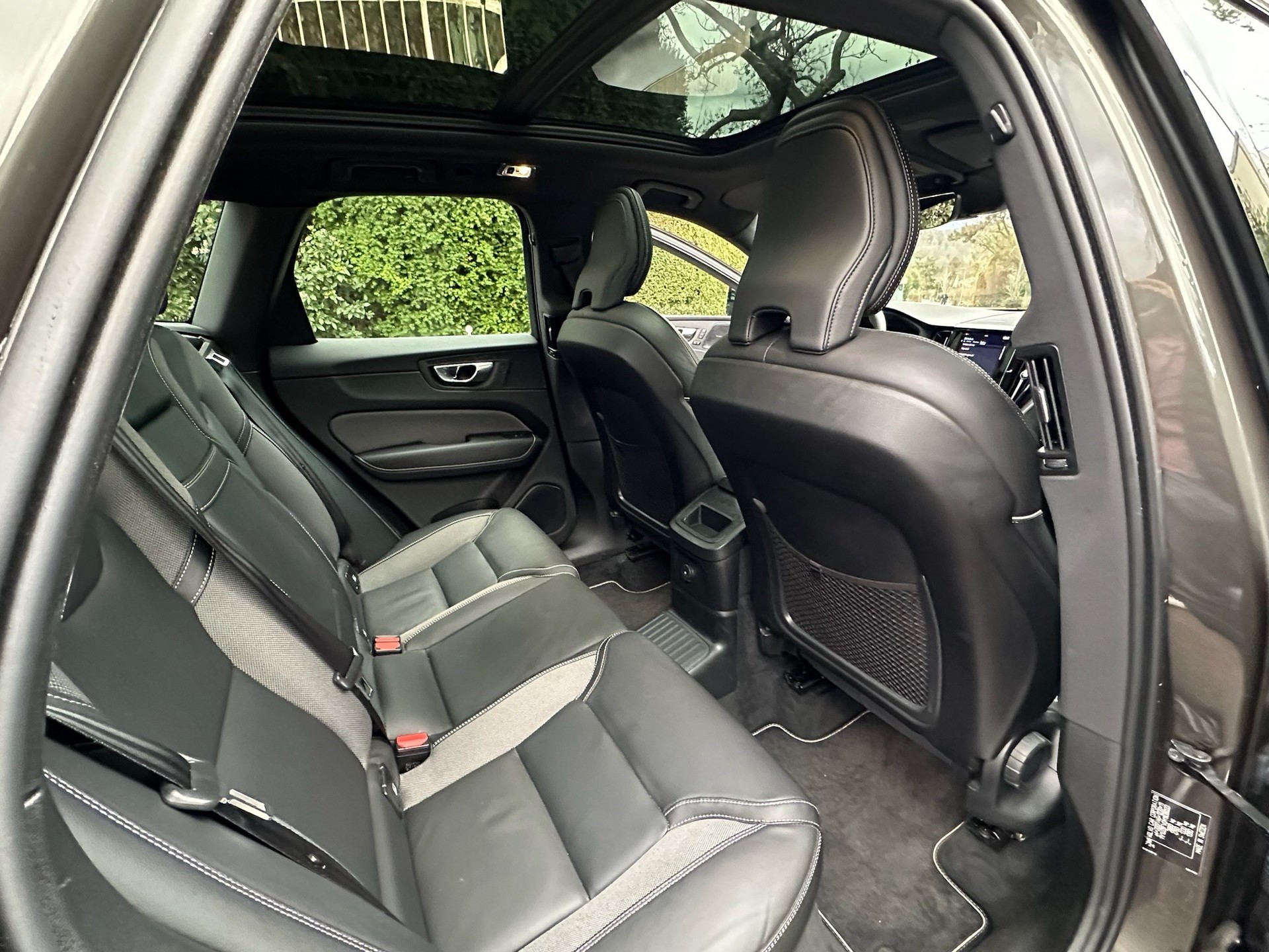 VOLVO XC60 T6 eAWD R-Design Expression Geartronic-image-9