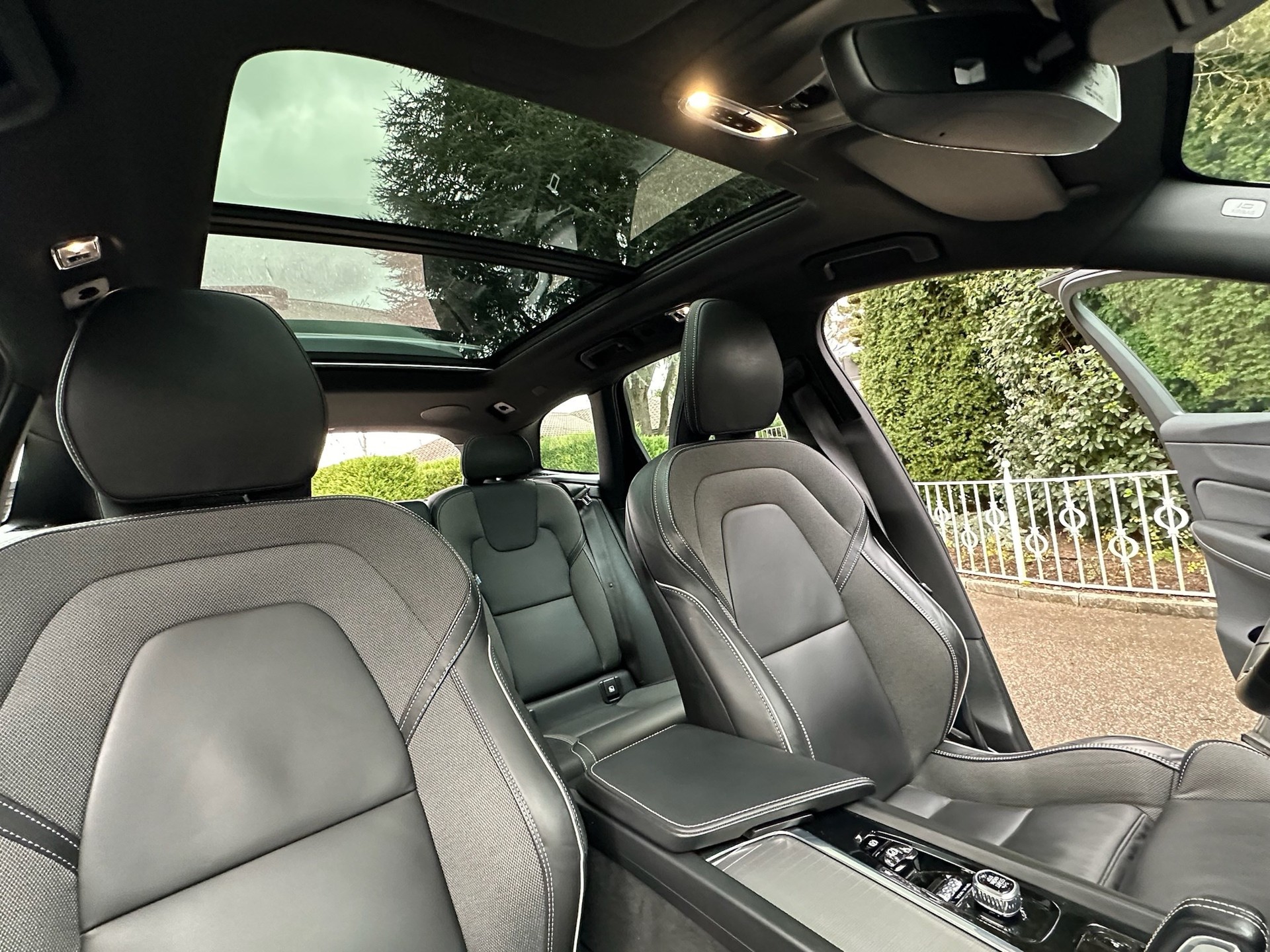 VOLVO XC60 T6 eAWD R-Design Expression Geartronic-image-7