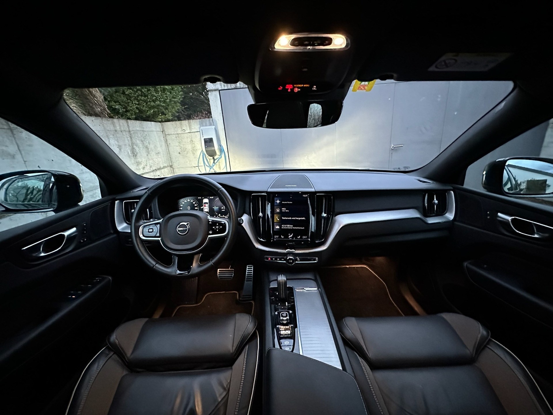 VOLVO XC60 T6 eAWD R-Design Expression Geartronic-image-5