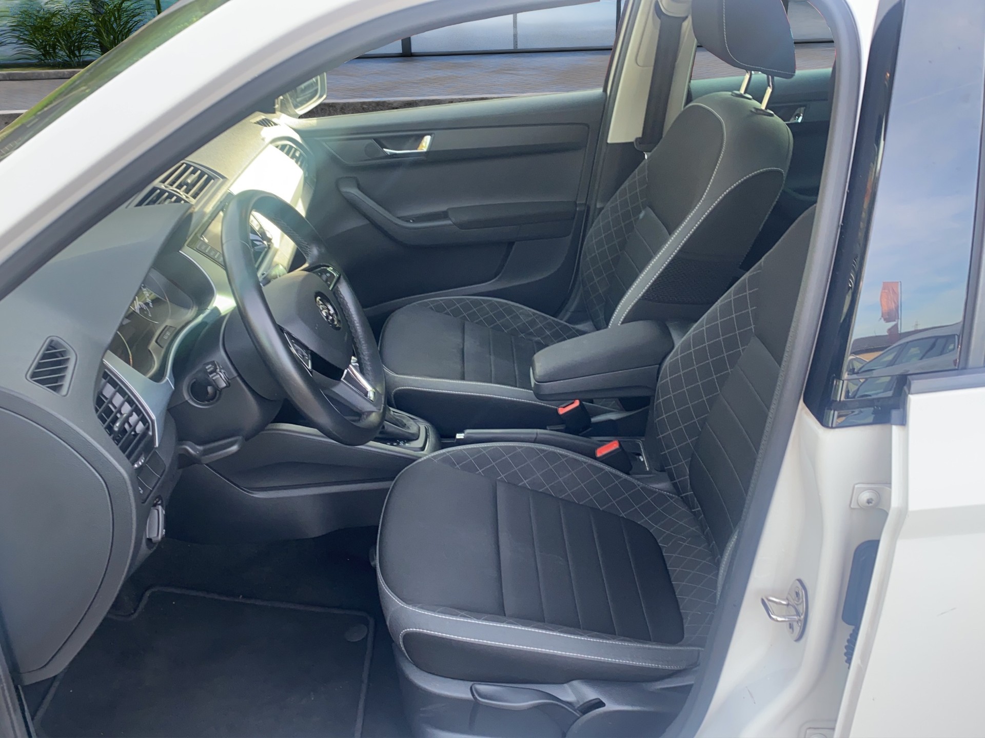 SKODA Fabia Combi 1.0 TSI Style DSG-image-8