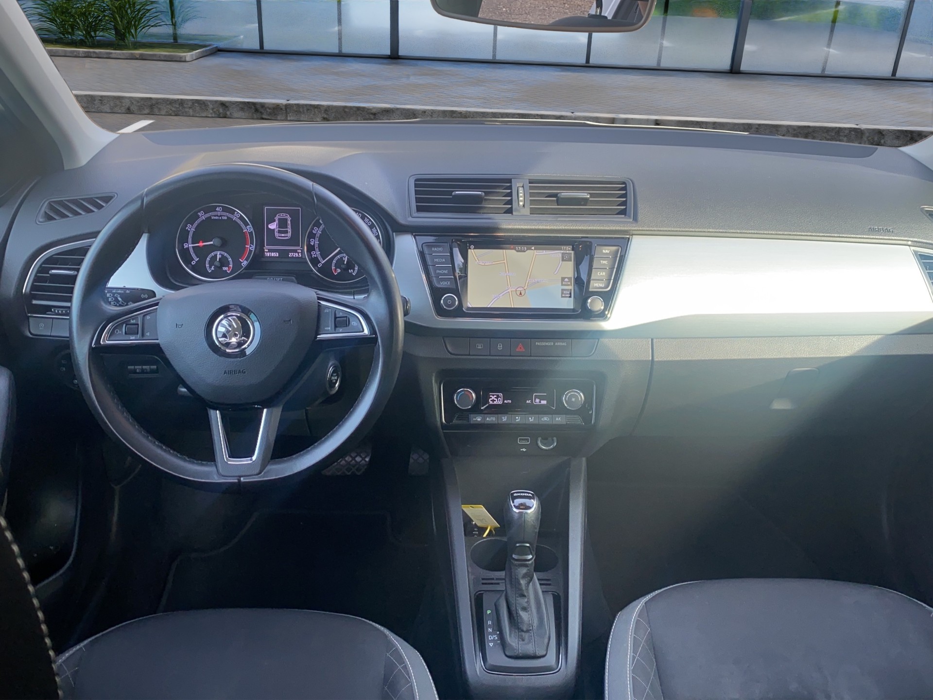 SKODA Fabia Combi 1.0 TSI Style DSG-image-10