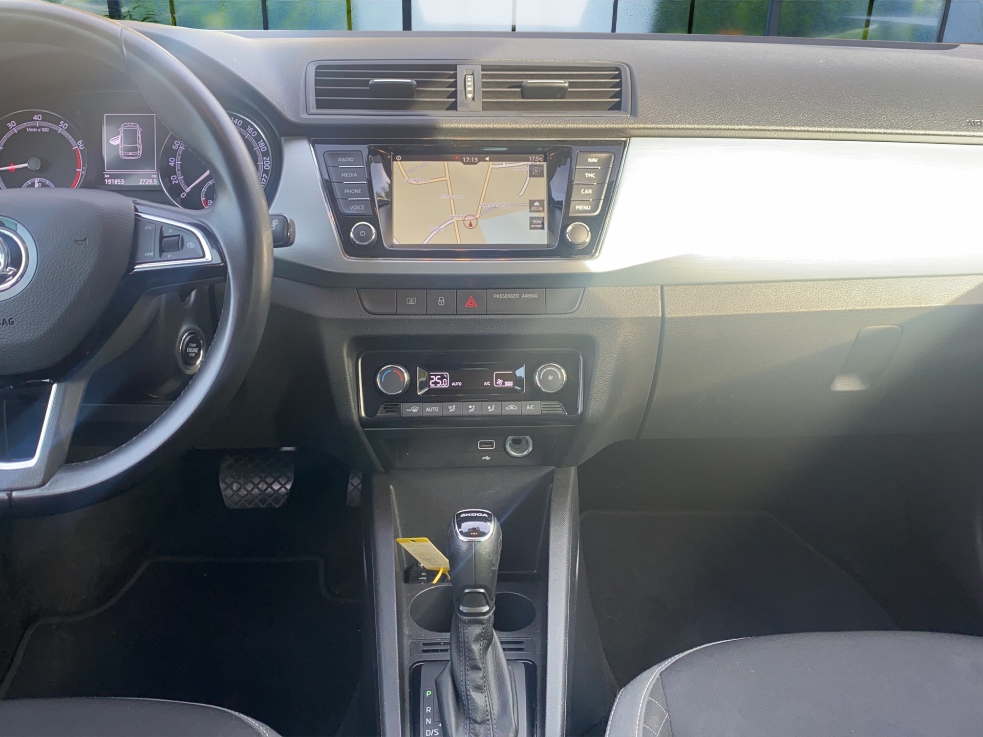 SKODA Fabia Combi 1.0 TSI Style DSG-image-9