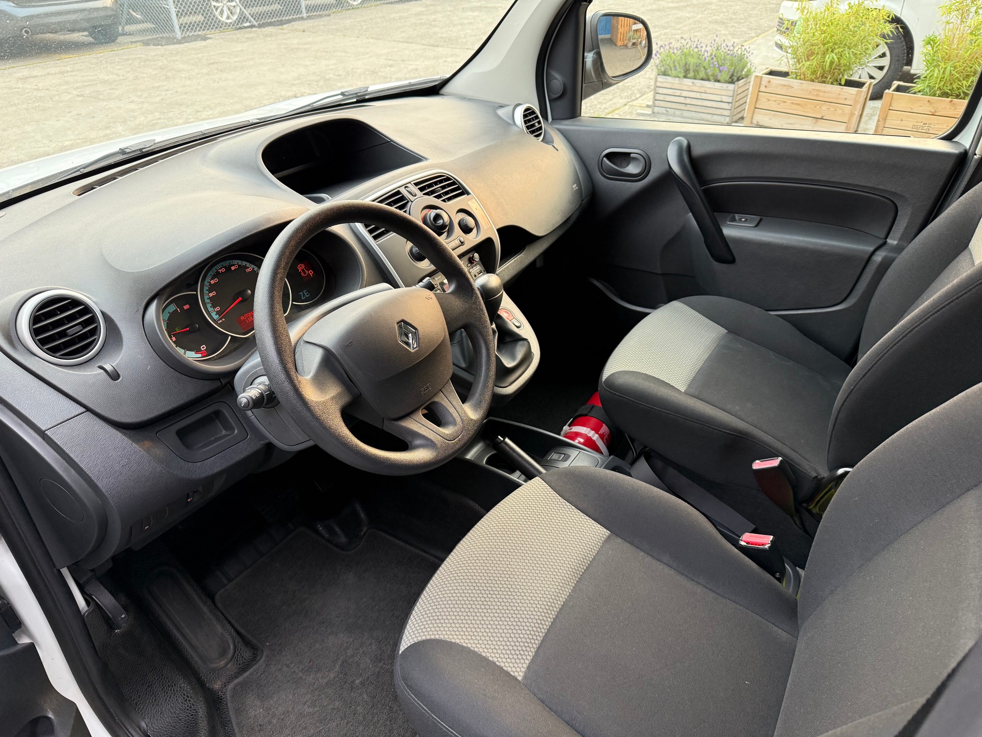 RENAULT Kangoo Z.E. 33 R60 Access-image-6