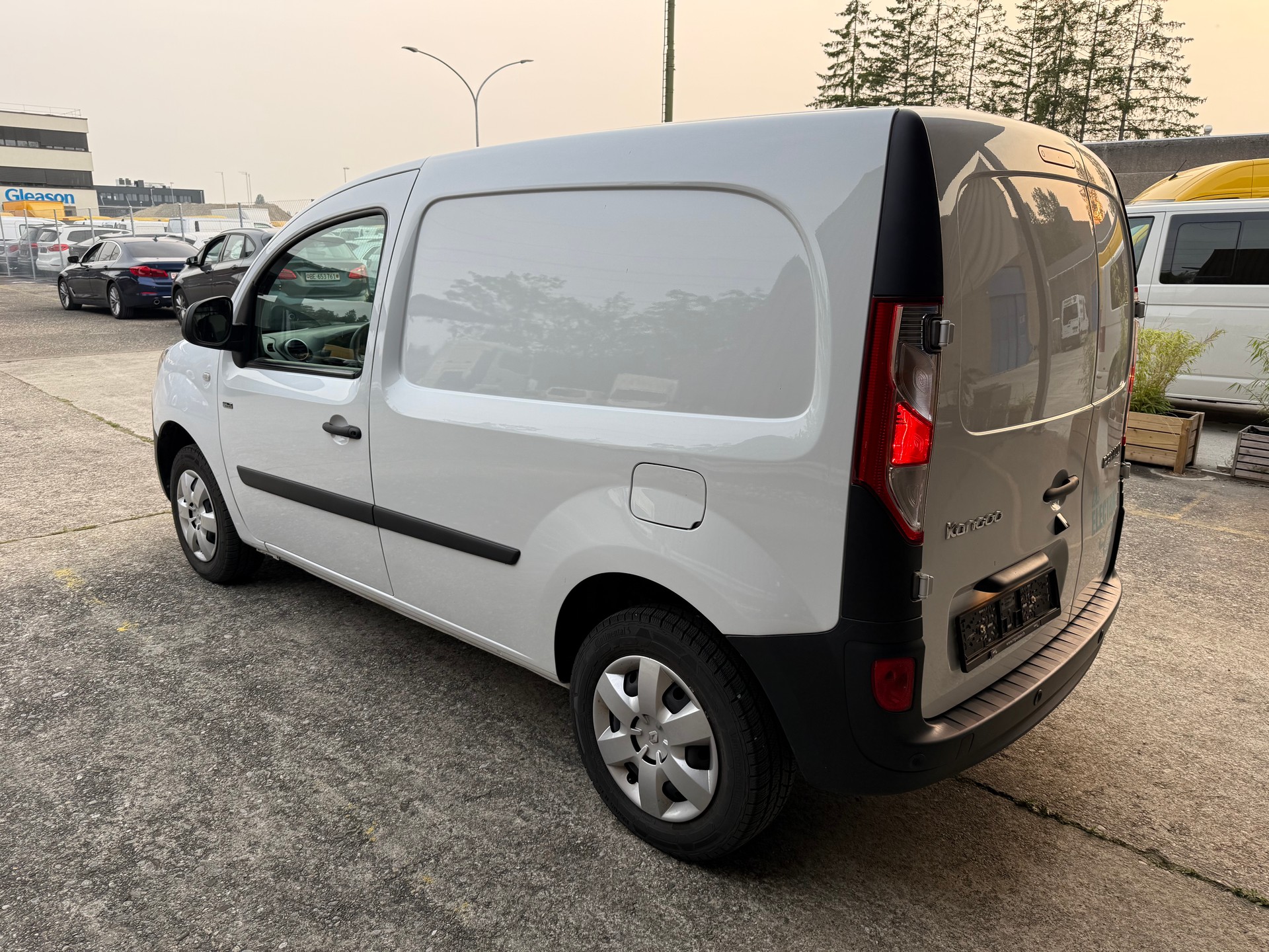 RENAULT Kangoo Z.E. 33 R60 Access-image-3