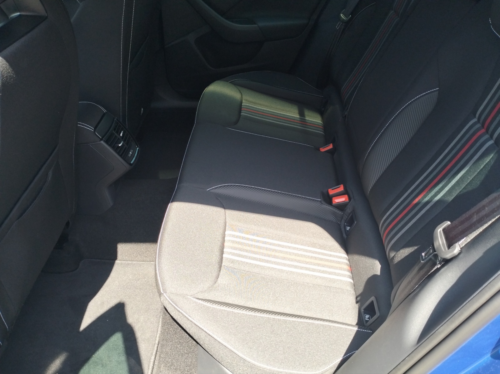SKODA Kamiq 1.0 TSI Monte Carlo DSG-image-10