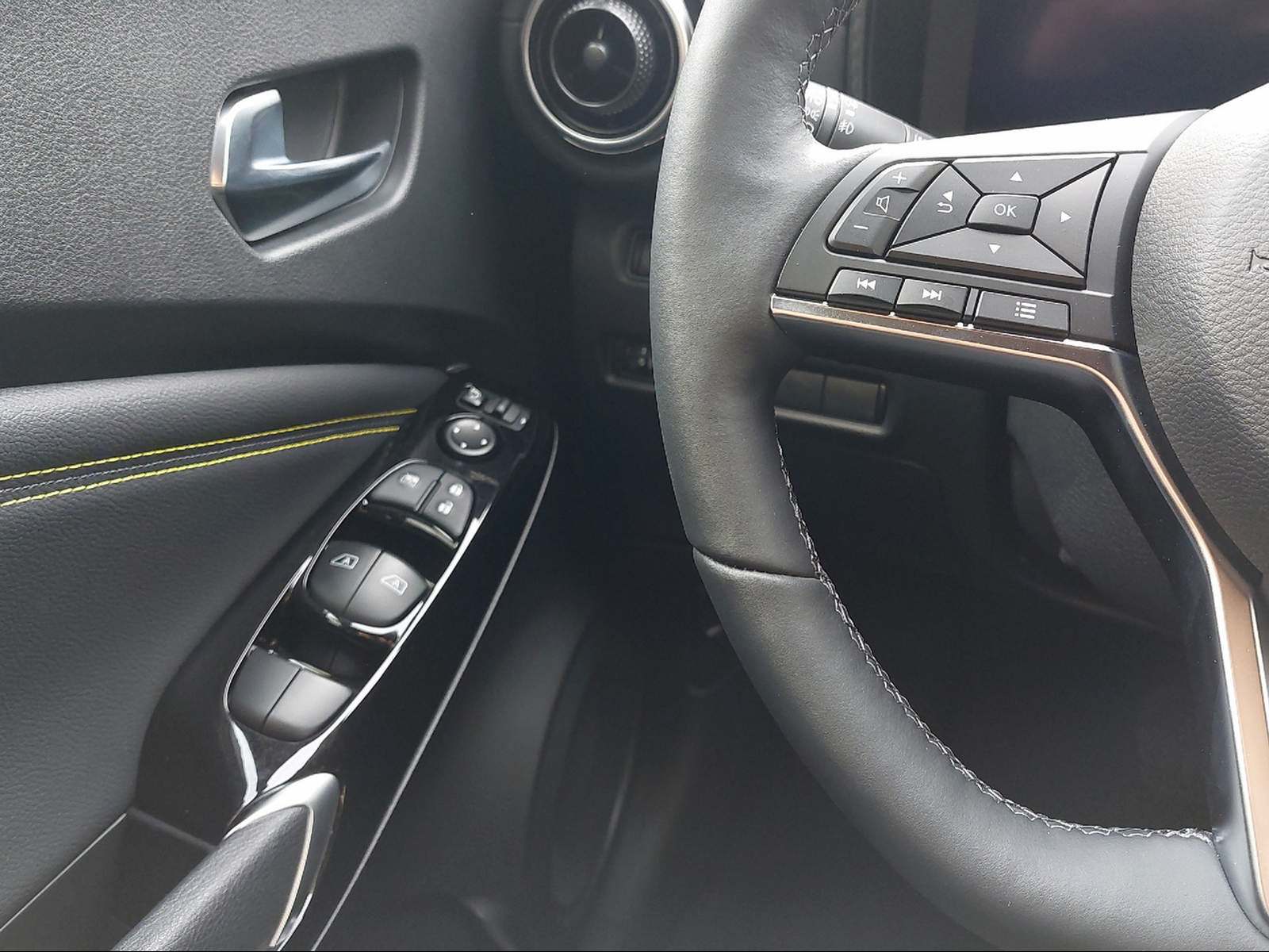 NISSAN Juke 1.6 Hybrid N-Sport-image-14