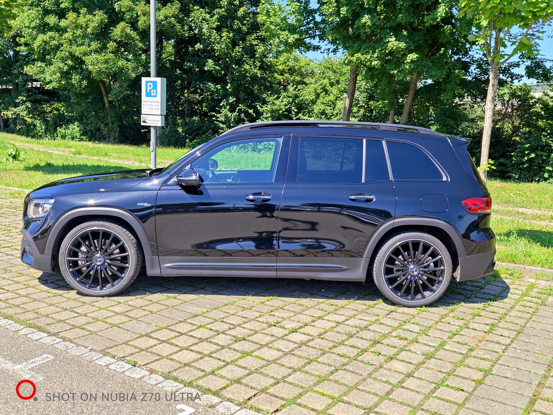 MERCEDES-BENZ GLB 35 AMG 4Matic 8G-Tronic-image-2