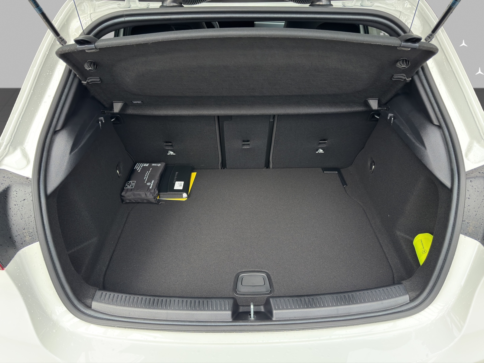 MERCEDES-BENZ A 200 Night Star 7G-DCT-image-7
