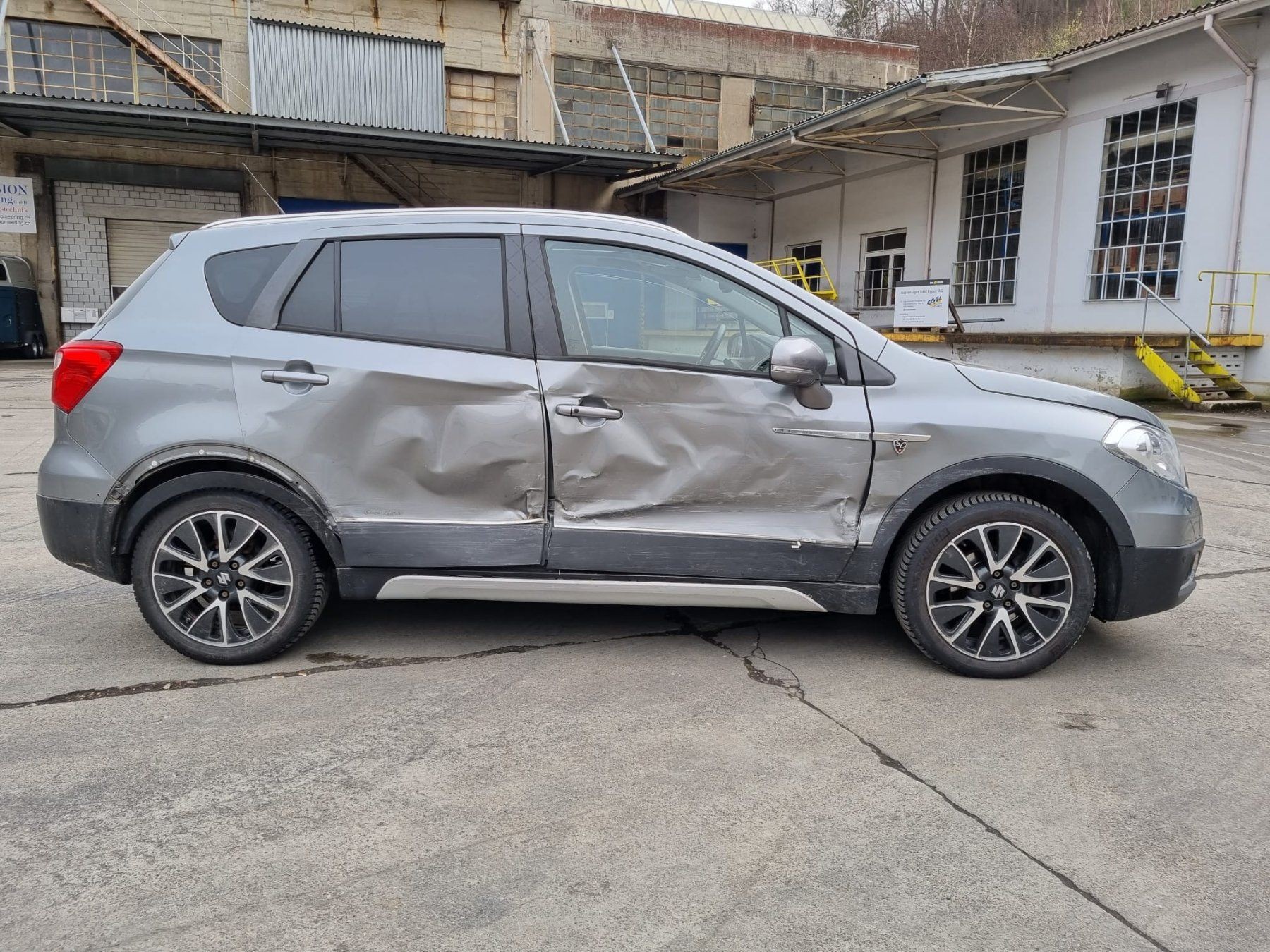 SUZUKI SX4 S-Cross 1.6 TD Sergio Cellano Top 4WD-image-3