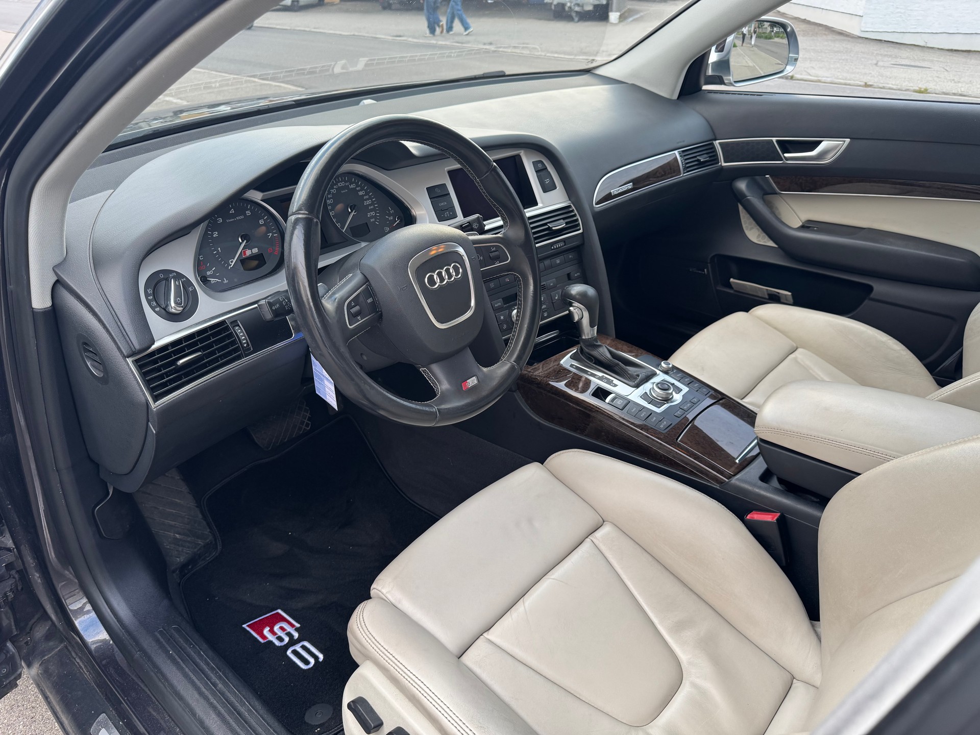 AUDI S6 5.2 V10 quattro tiptronic-image-2