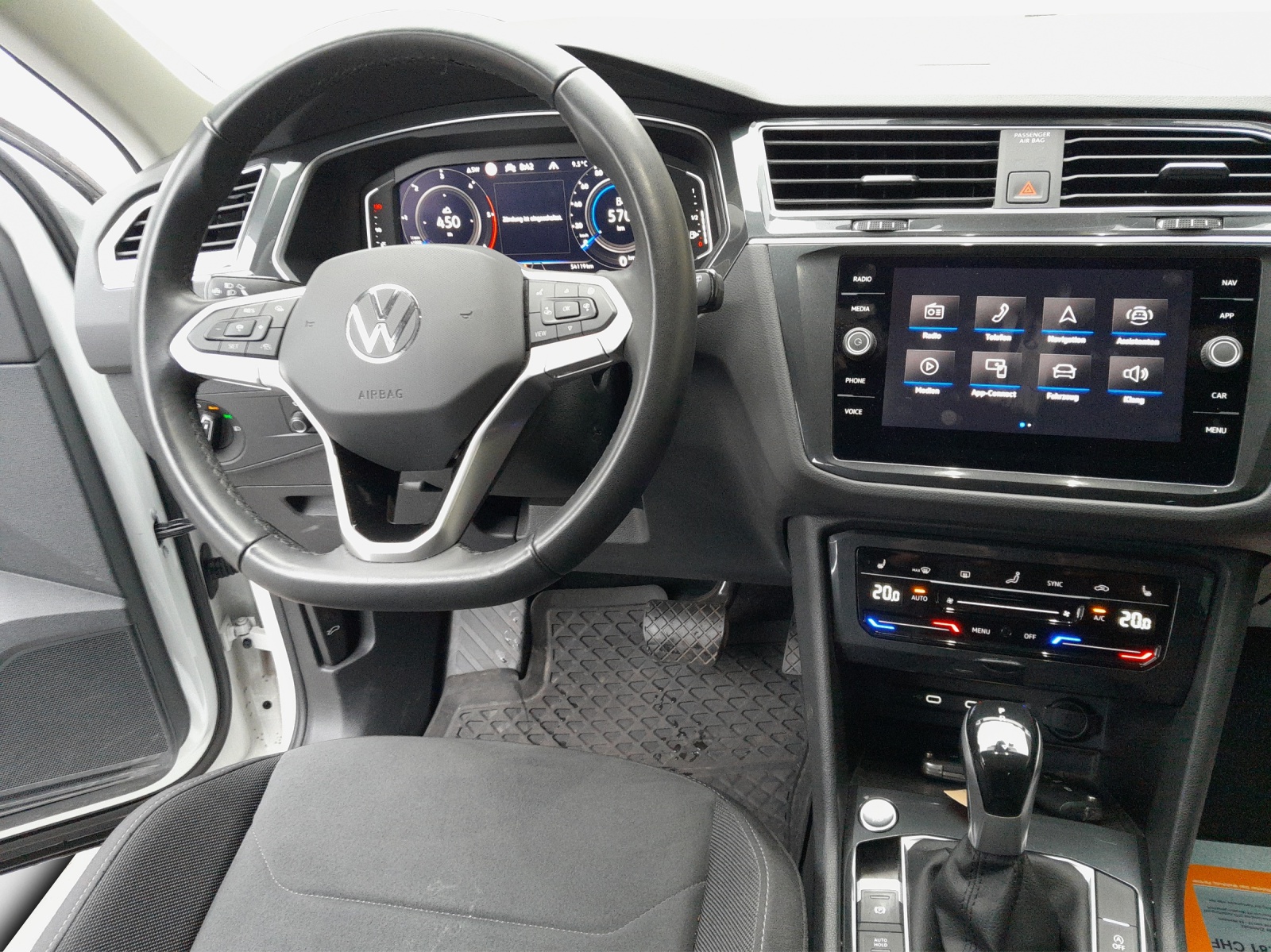 VW Tiguan 2.0 TDI SCR Elegance 4Motion DSG-image-7