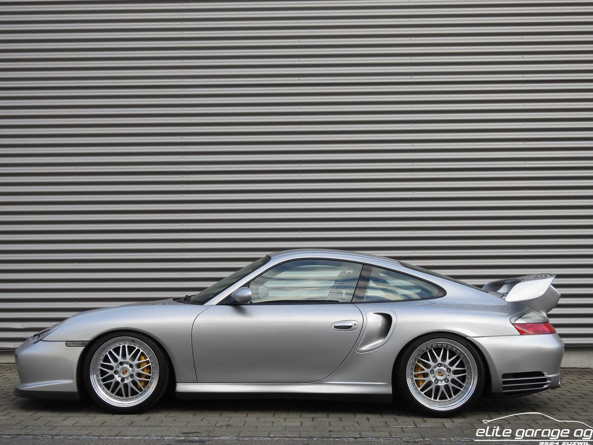 PORSCHE 911 GT2-image-2