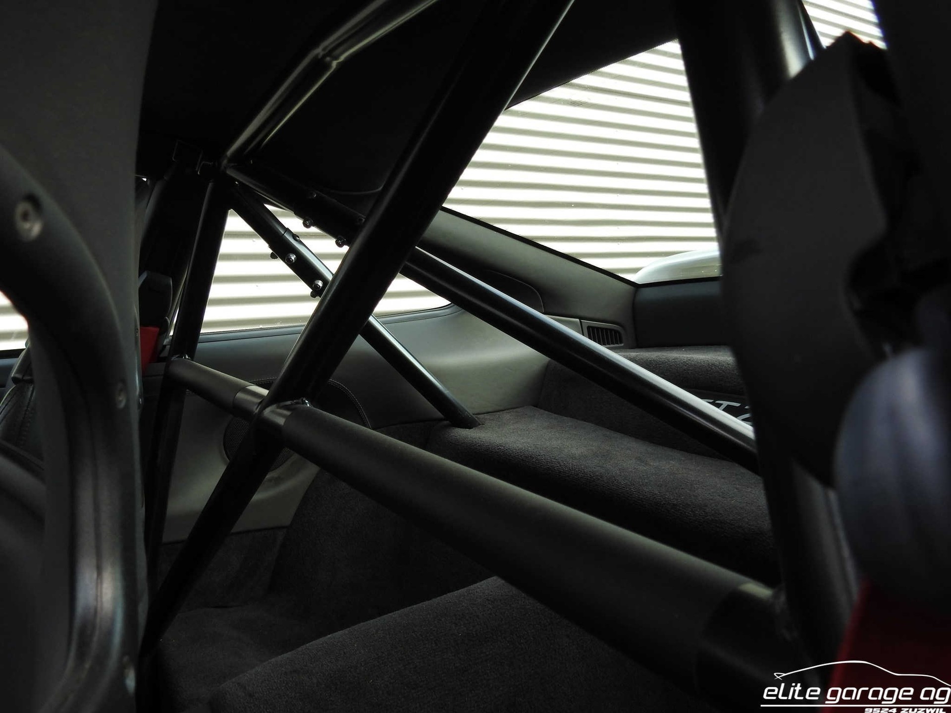PORSCHE 911 GT2-image-10