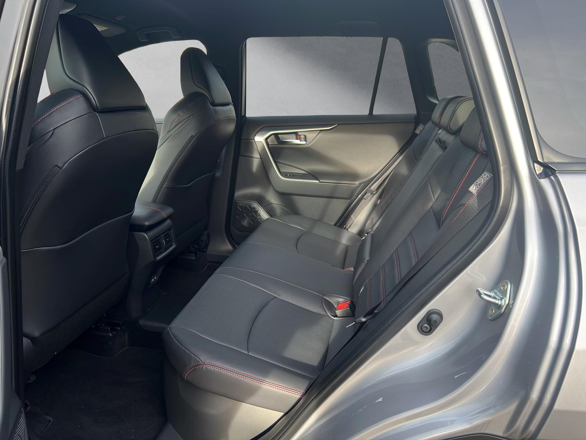 TOYOTA RAV4 2.5 Plug-In-Hybrid Platinum-image-9