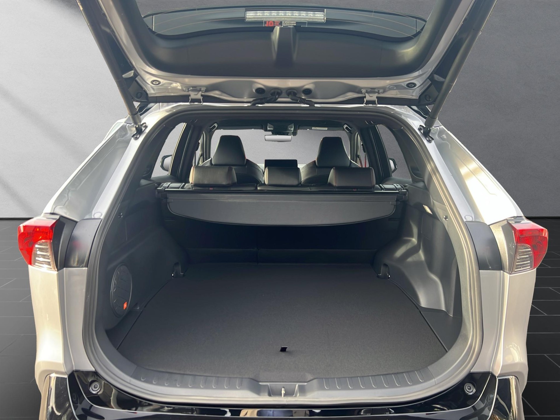 TOYOTA RAV4 2.5 Plug-In-Hybrid Platinum-image-10