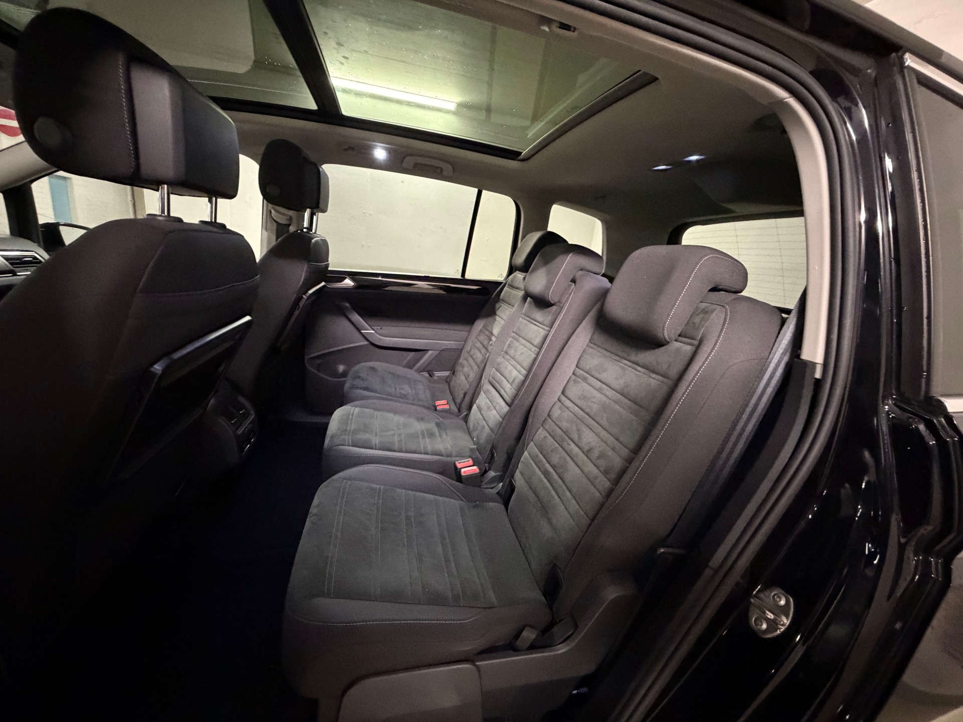 VW Touran 2.0 TDI BlueMotion Technology Highline-image-8