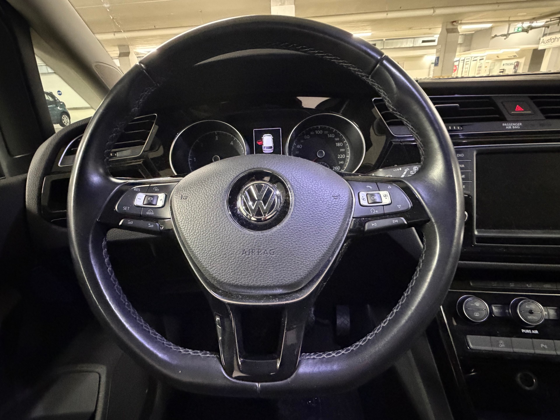 VW Touran 2.0 TDI BlueMotion Technology Highline-image-10