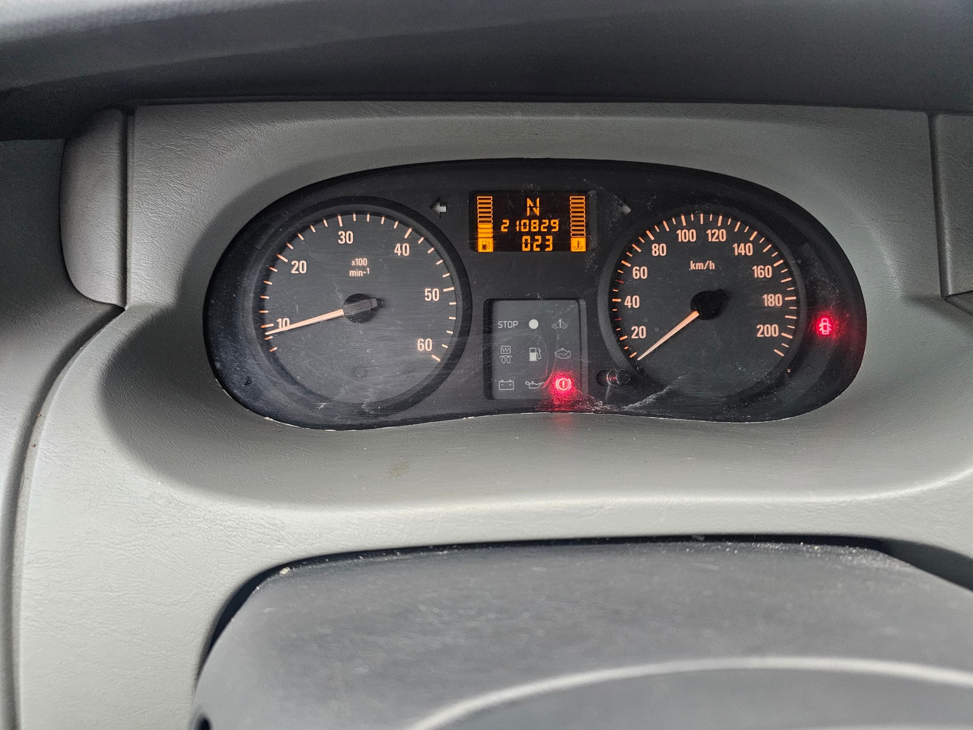 OPEL Vivaro 2.5 CDTI 2.7t-image-6