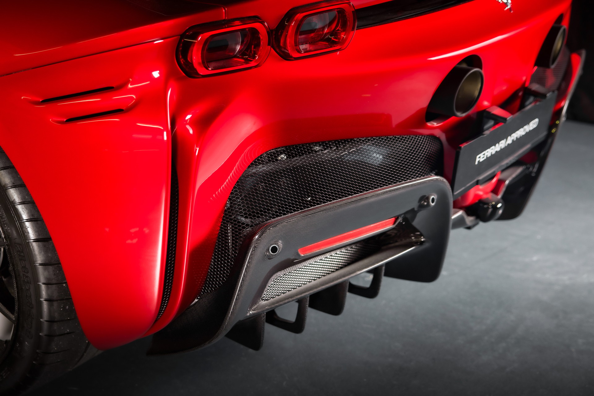 FERRARI SF90 Spider Rosso Monza Standort Wallisellen-image-11