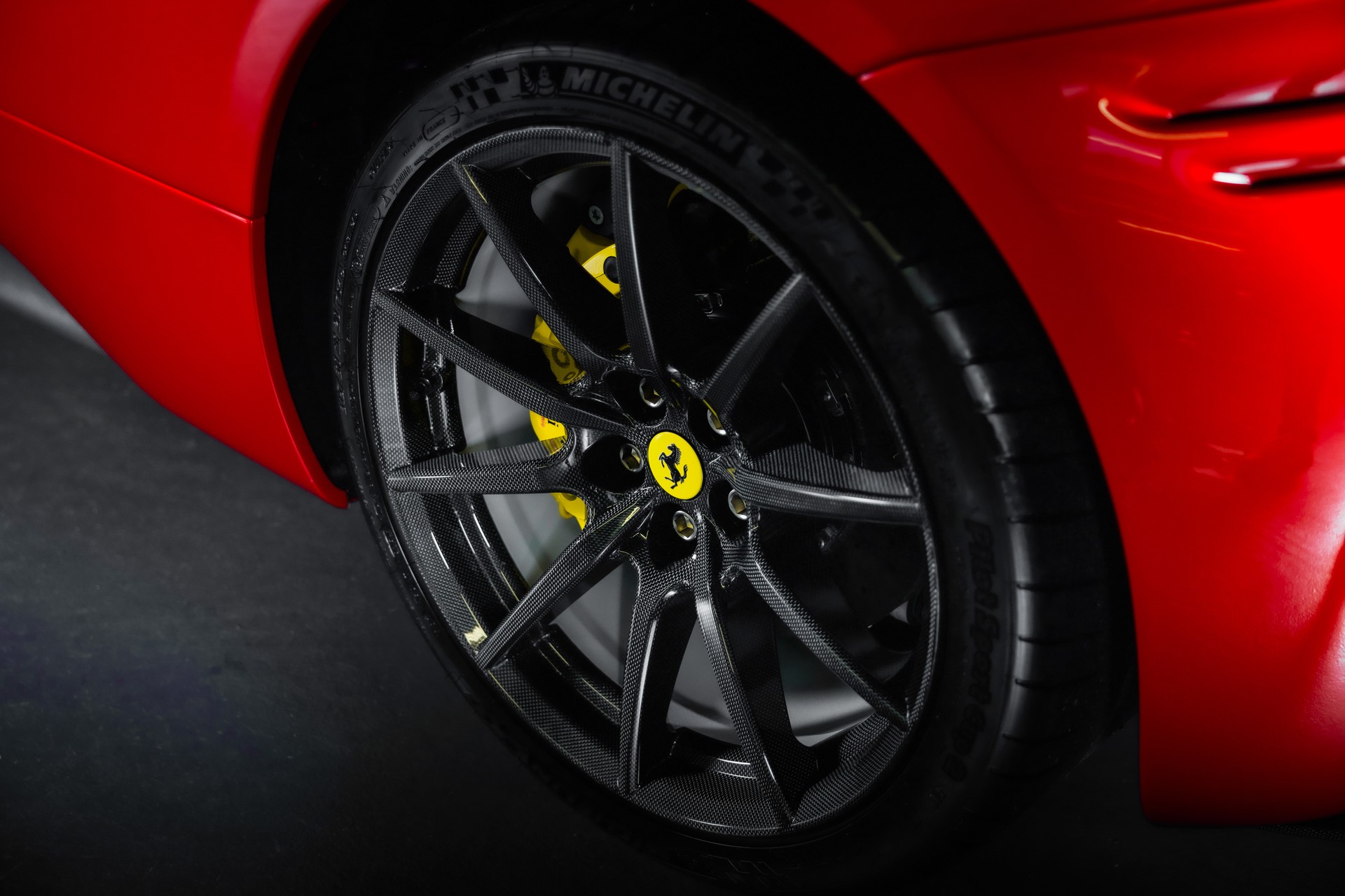 FERRARI SF90 Spider Rosso Monza Standort Wallisellen-image-7