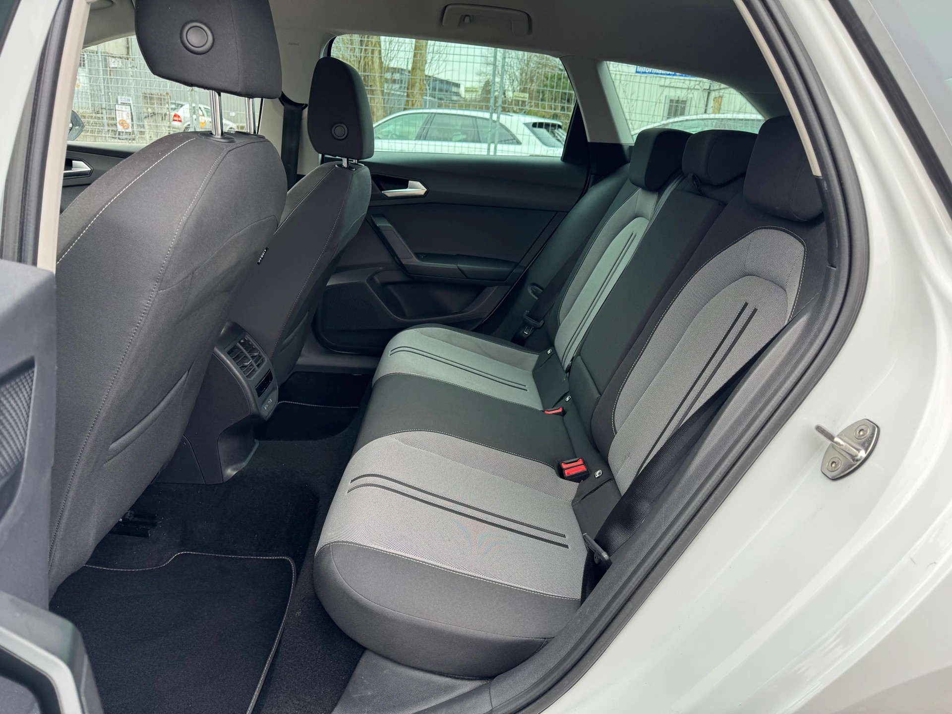 SEAT Leon ST 1.5 eTSI mHEV DSG Style * Gr. Navi * LED * Klima-auto * PDC v&h * Tempomat * Abstandregelment * Frisch MFK 05.2025-image-3