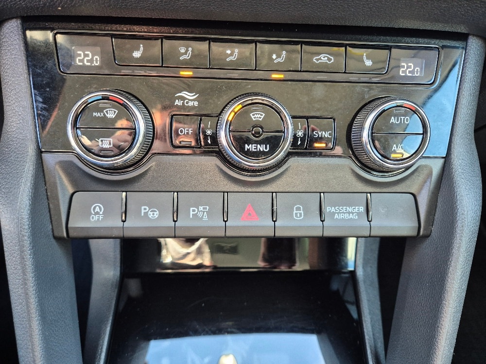 SKODA Karoq 2.0 TDI CR Style 4x4 DSG-image-15