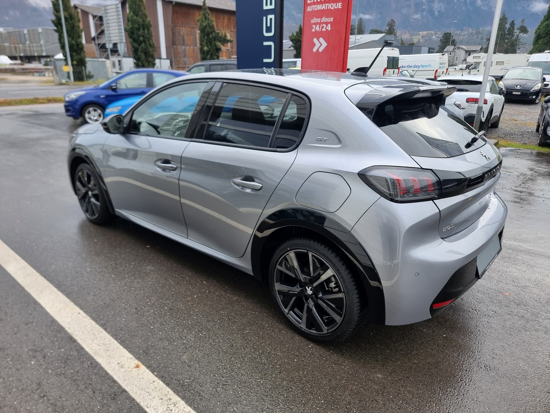 PEUGEOT 208 1.2 PureTech GT EAT8-image-3
