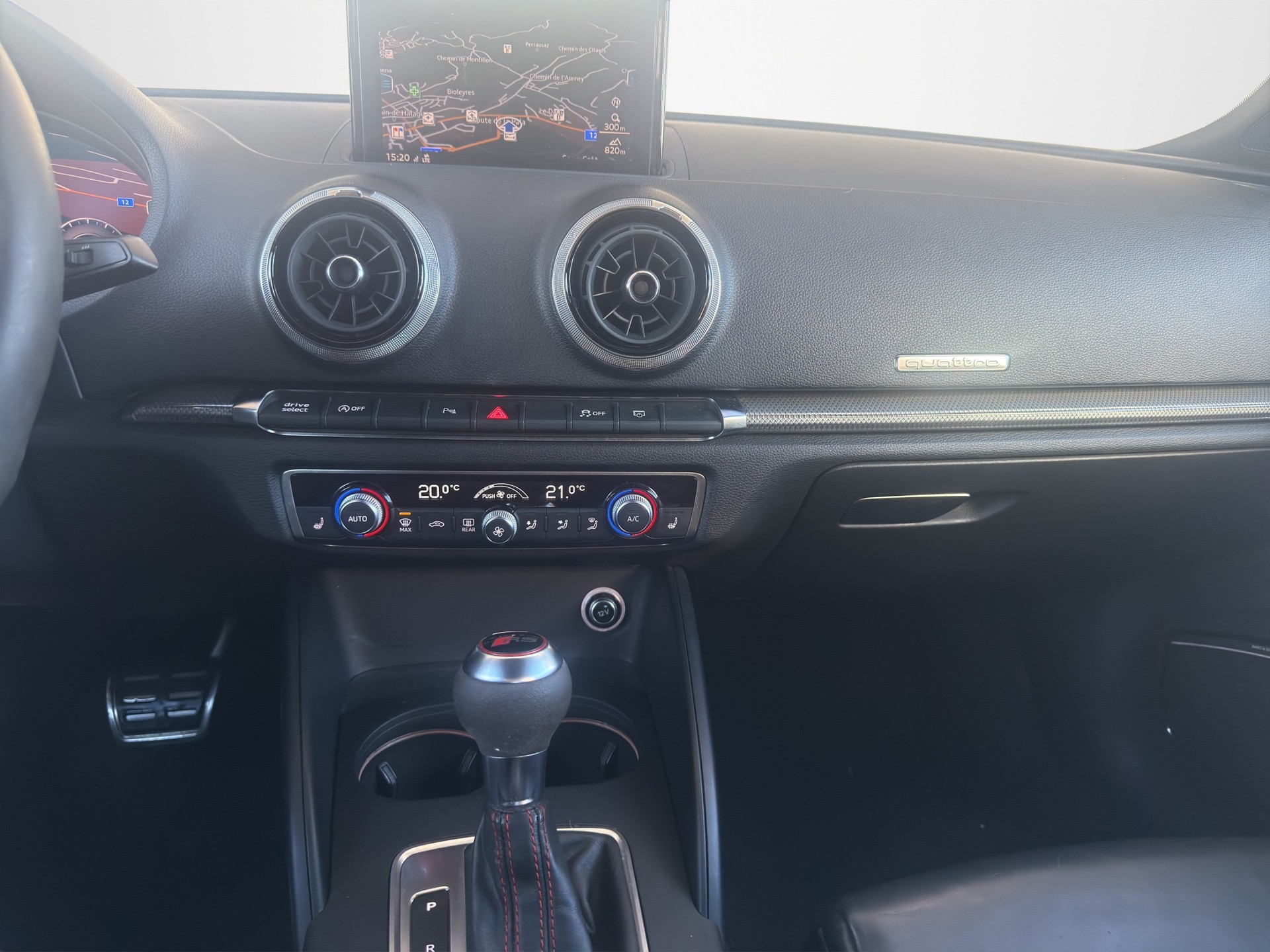 AUDI RS3 Sportback 2.5 TSI quattro S-tronic-image-11